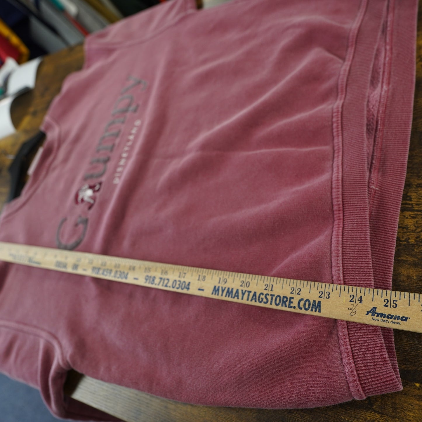 (M) Vintage Grumpy Embroidered Snow White Sweatshirt Men's M Disneyland Red Pink