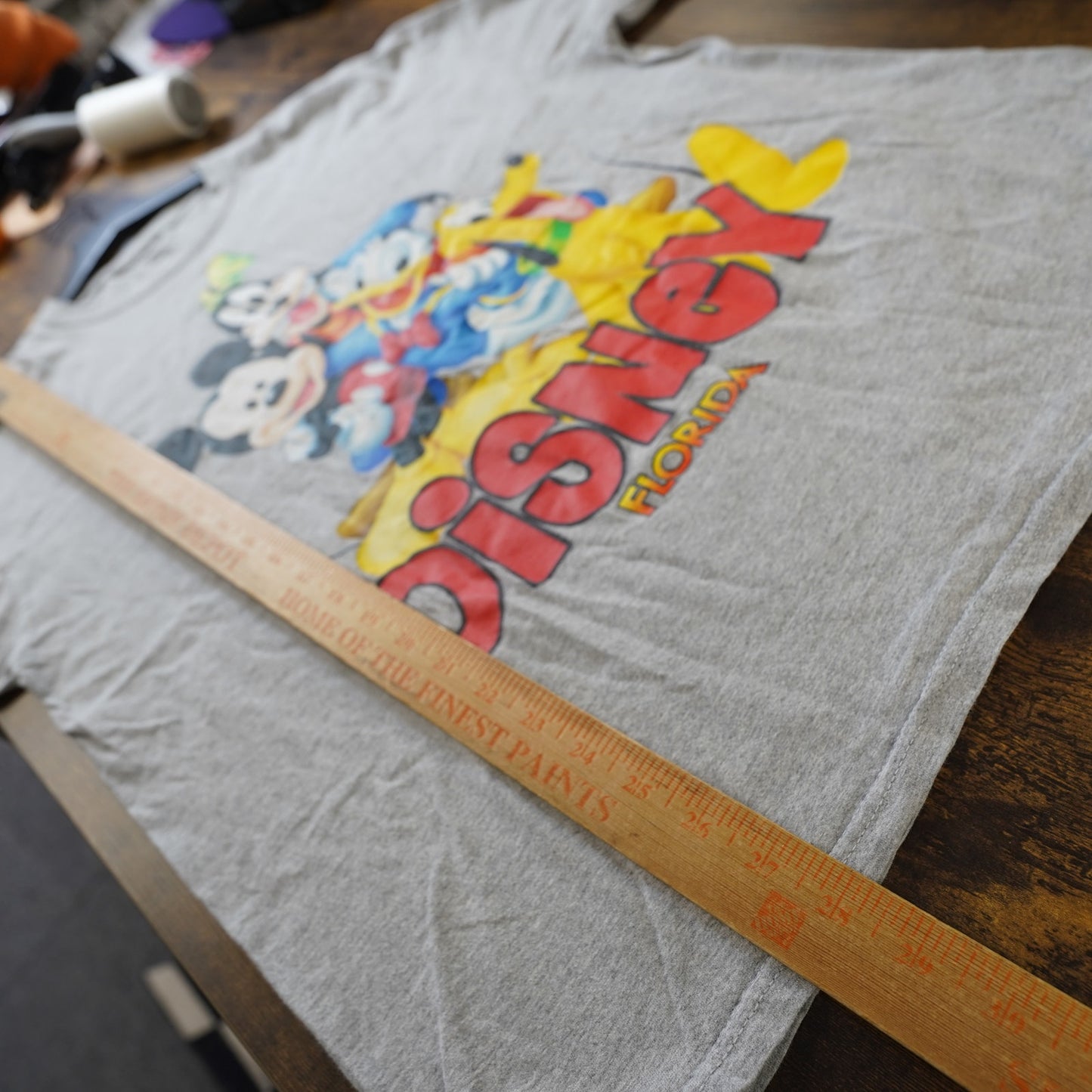 Vintage (XL) Disney World Mickey Mouse Donald Goofy Pluto T-Shirt Men's XL Gray Retro