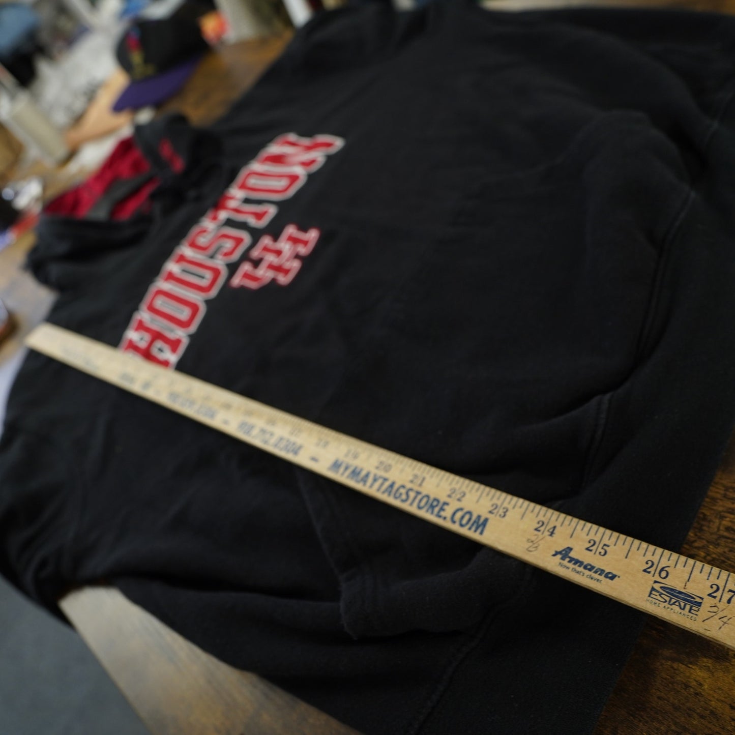 (XL) University of Houston Cougars Embroidered Hoodie Men's XL Black Red U of H Retro