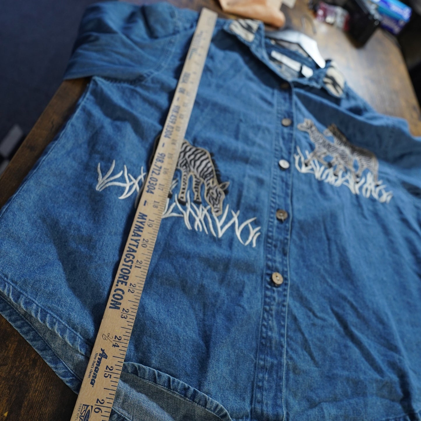 (Women's L) Vintage Dress Barn Zebra Safari Embroidered Denim Shirt Women's L Y2K Nature