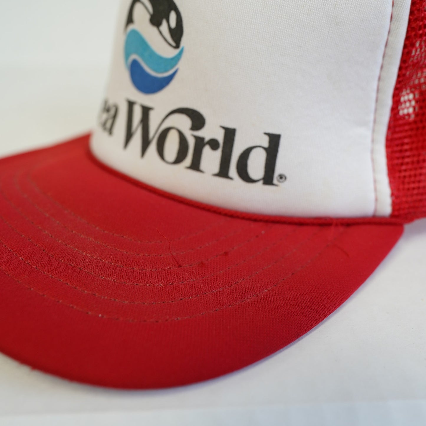 Vintage Sea World 1980s Trucker Snapback Hat White Red Shamu Orca Whale