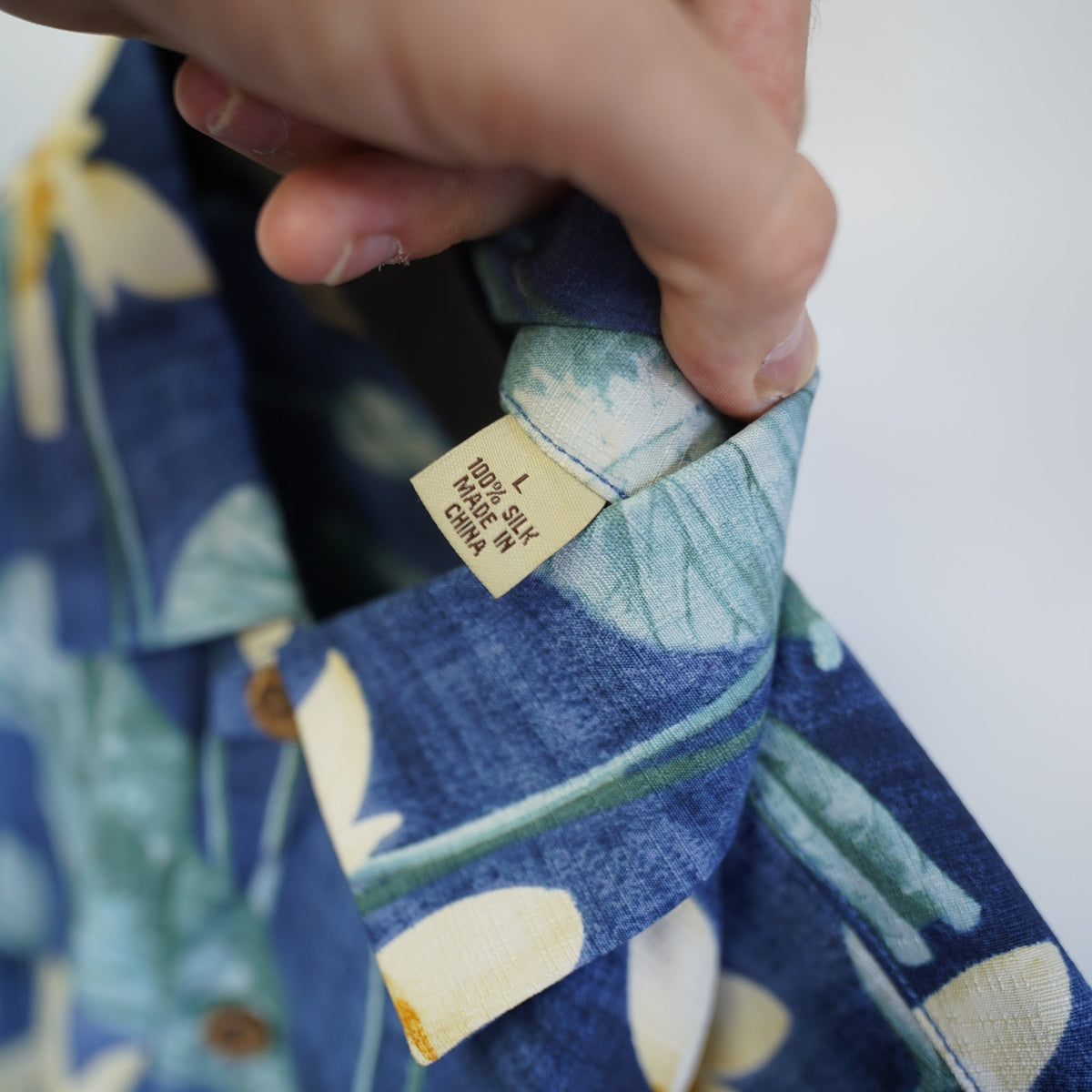 (L) Vintage Tommy Bahama 100% Silk Hawaiian Shirt Floral Mens L Blue Flower Hibiscus