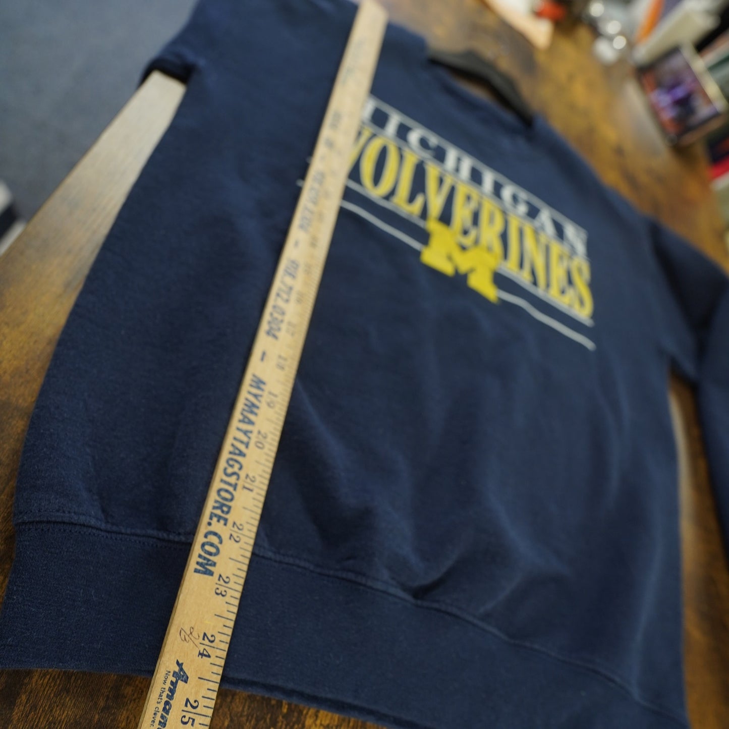 (S) University of Michigan Wolverines Crewneck Sweatshirt Men's S Navy Blue Yellow
