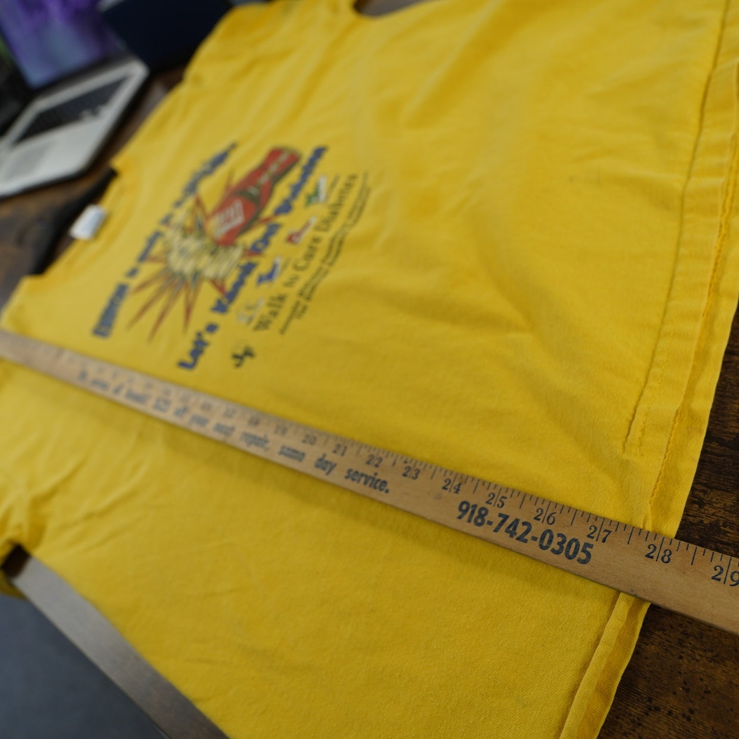 (XL) Vintage Enron Ready to Rumble Big Logo T-Shirt Men's XL Yellow 2000s