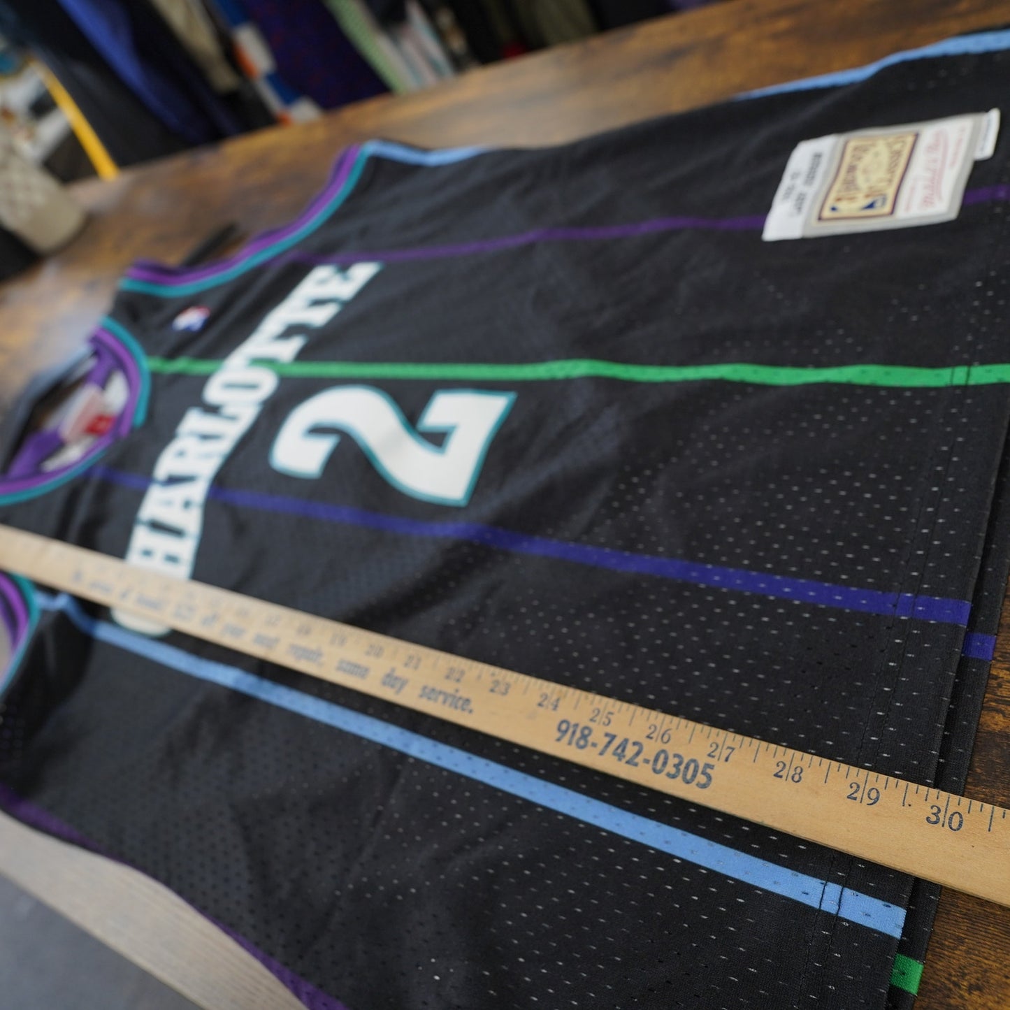 (L) Charlotte Hornets Larry Johnson Mitchell & Ness Basketball Jersey Men's L Black