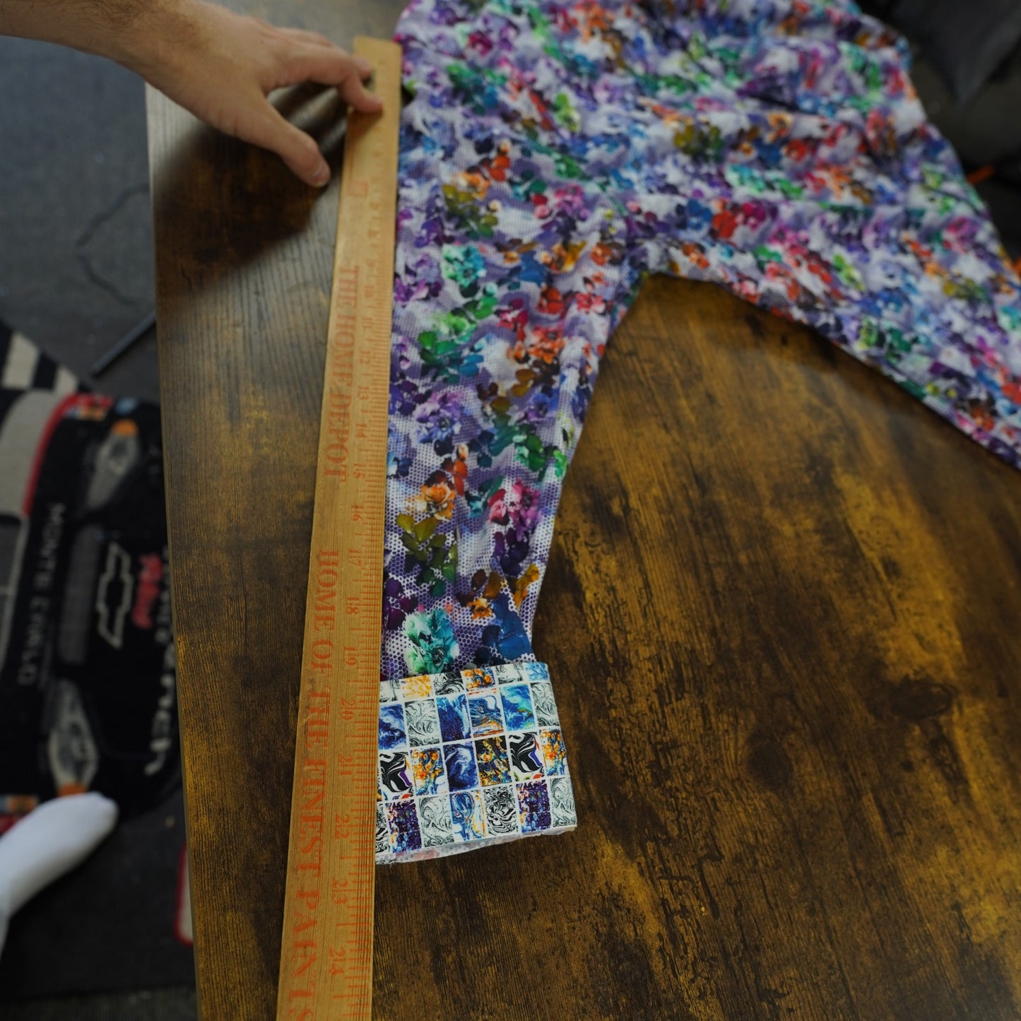 (XL) Robert Graham Pixelated Floral Print Classic Fit Button Down Shirt