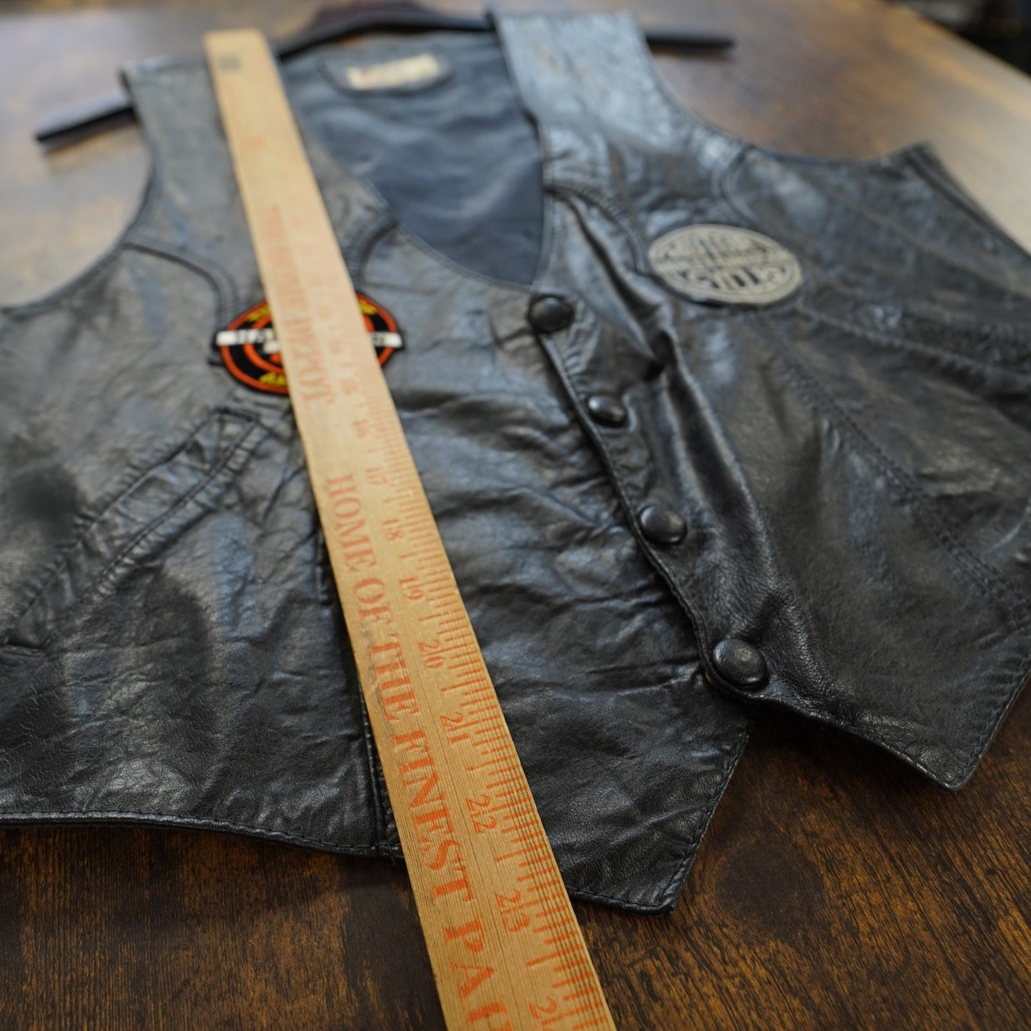 (38 M) Vintage Harley Davidson Genuine Leather Biker Vest Men's Patches Black
