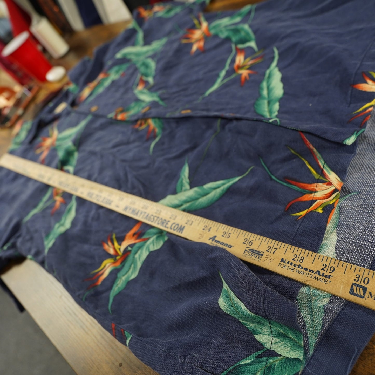 (XL) Vintage Tommy Bahama 100% Silk Hawaiian Button Up Shirt Men's XL Floral Blue