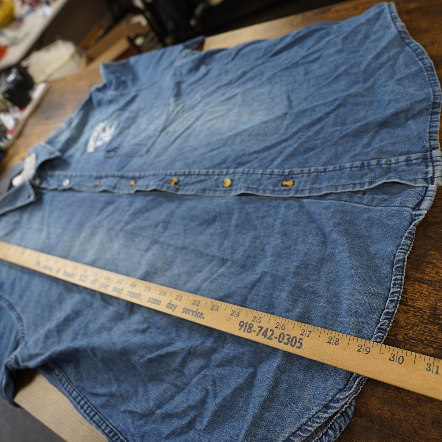 (XL) Vintage UK Kentucky Wildcats Embroidered Denim Button Up Shirt Men's XL Blue