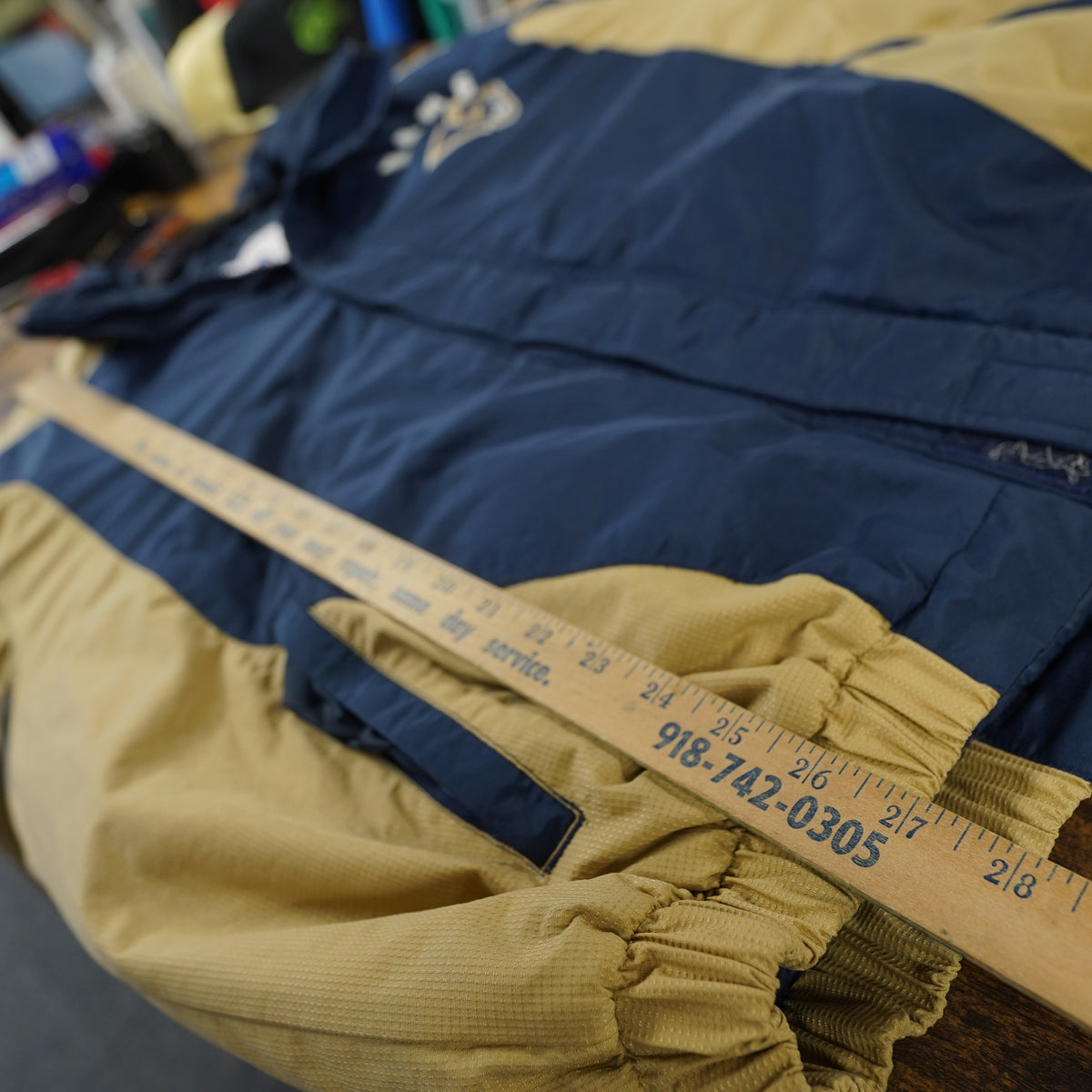 (XL) Vintage NFL St. Louis Rams Stitched Puffer Jacket Navy Gold Mens XL