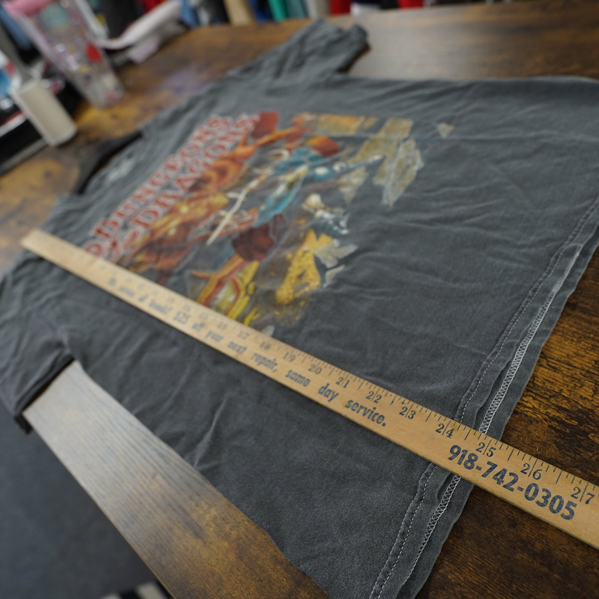 (S) Dungeons & Dragons Graphic T-Shirt Mens Small Charcoal Grey Dragon Battle Tee