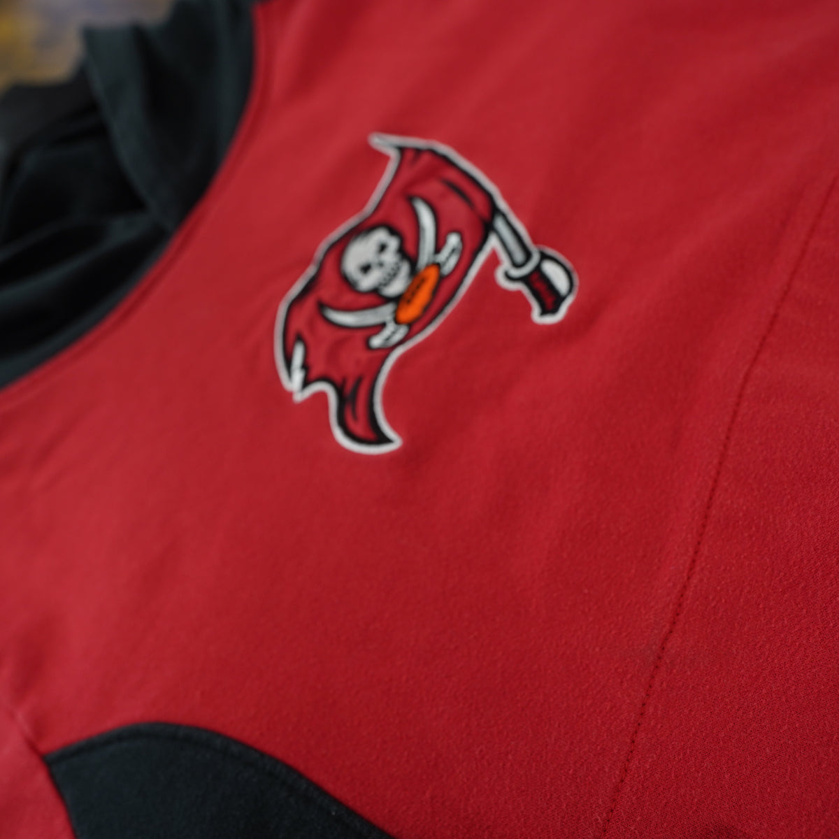 (Boys L) Reebok Tampa Bay Buccaneers Boys Large Red Black Colorblock Pullover Hoodie