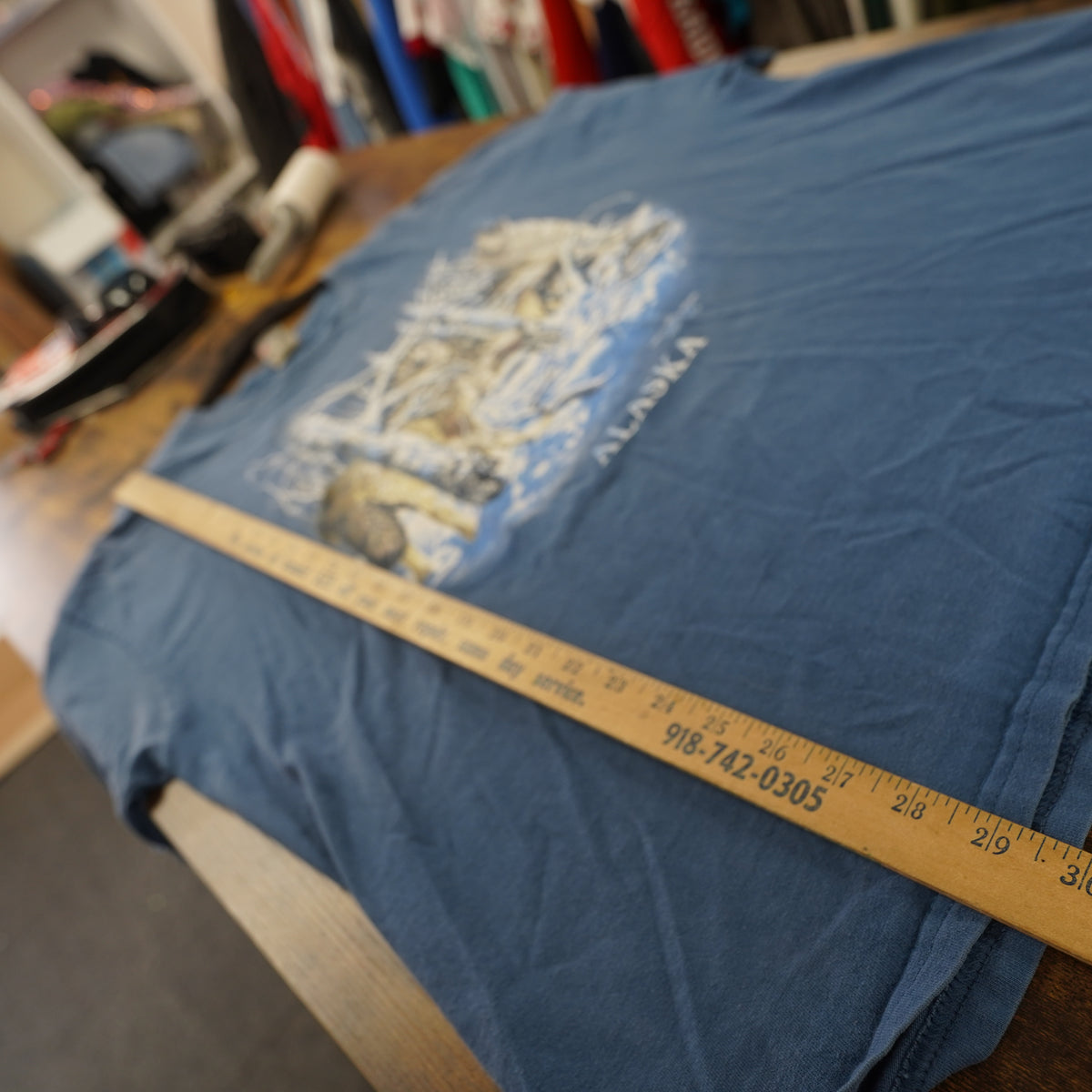 (XXL) Vintage Hanes Beefy-T Alaska Wolf Wildlife Graphic T-Shirt Blue 2XL Mens