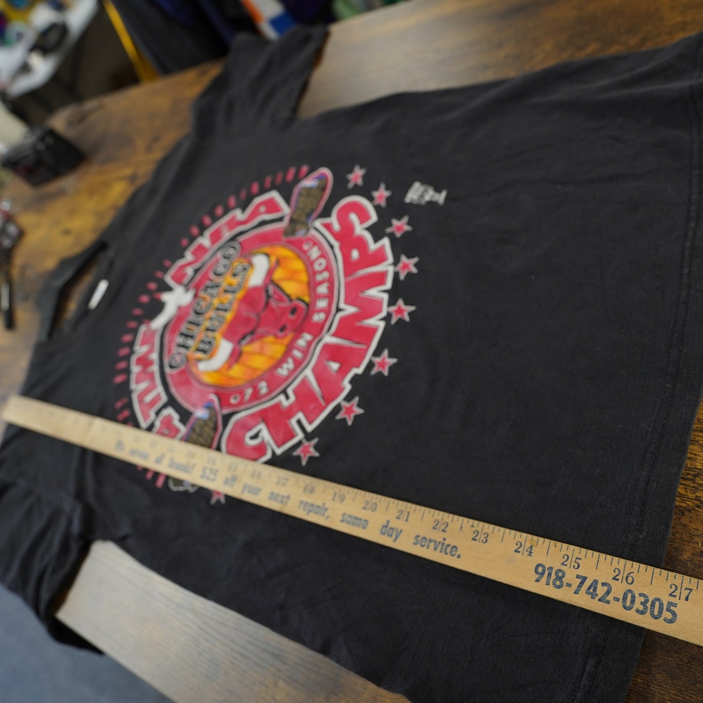 (M) Vintage Chicago Bulls Logo 7 1996 World Champs T-Shirt Men's M Black