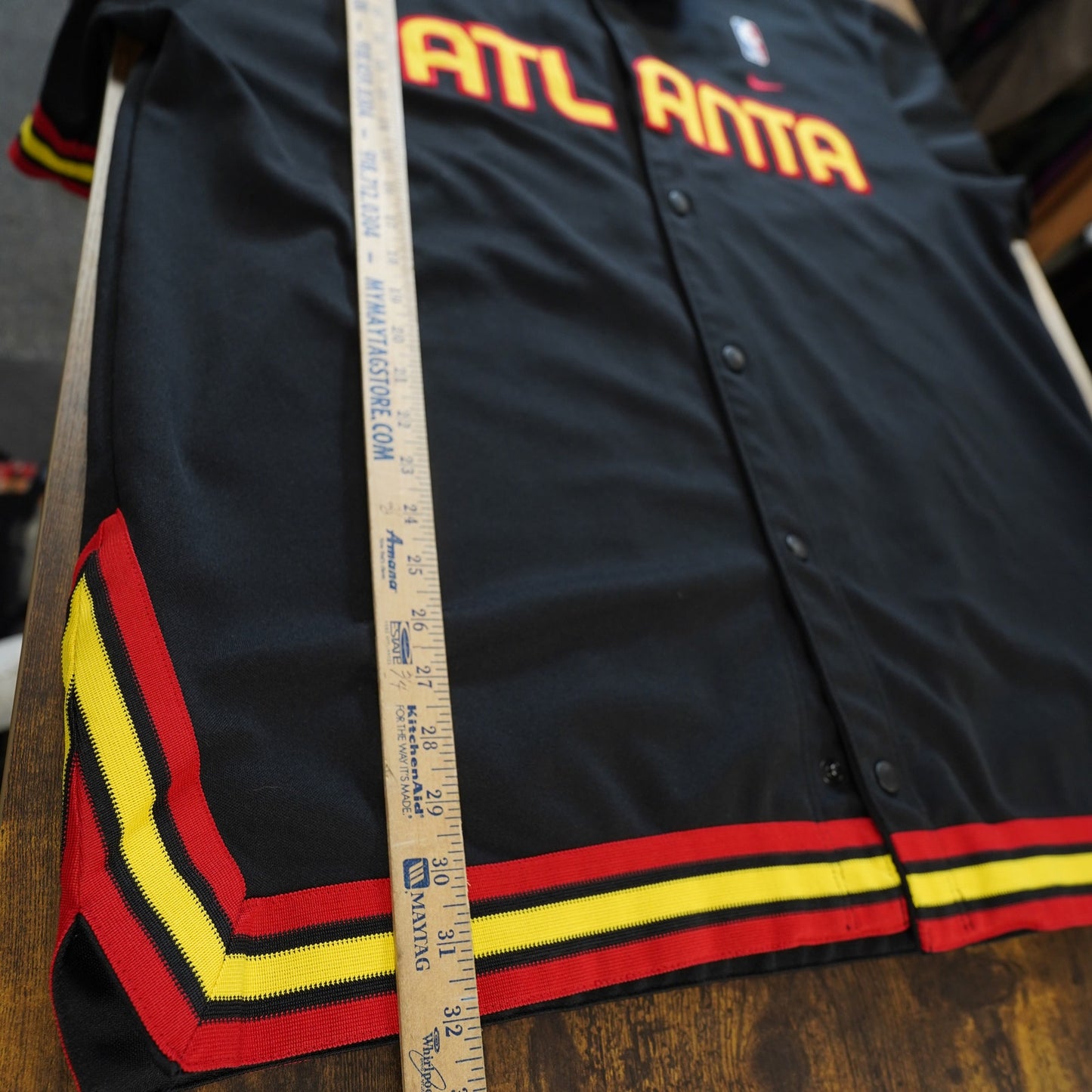 (XL) Vintage Atlanta Hawks Team Nike NBA Sewn Shooting Warm Up Jersey Men's XL Black
