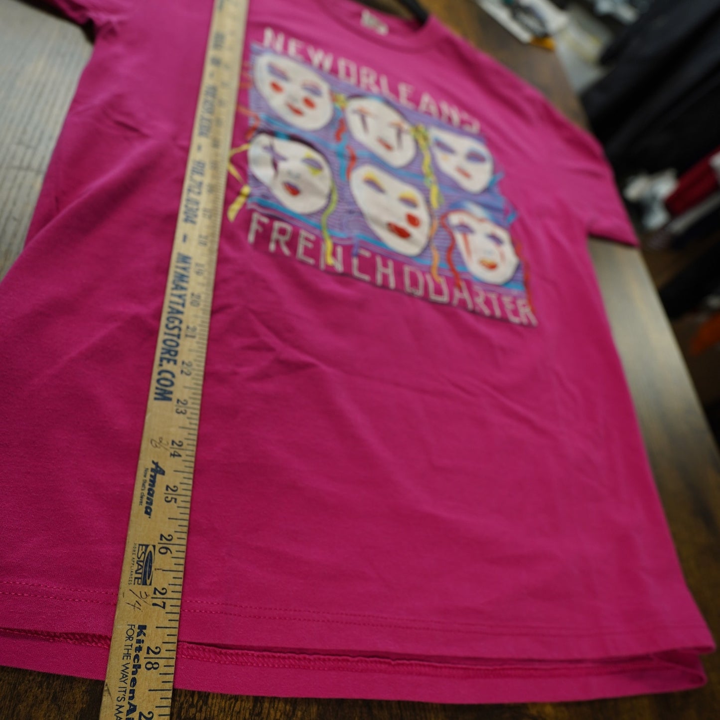 (L) Vintage New Orleans French Quarter Masquerade T-Shirt Men's L Pink Mardi Gras