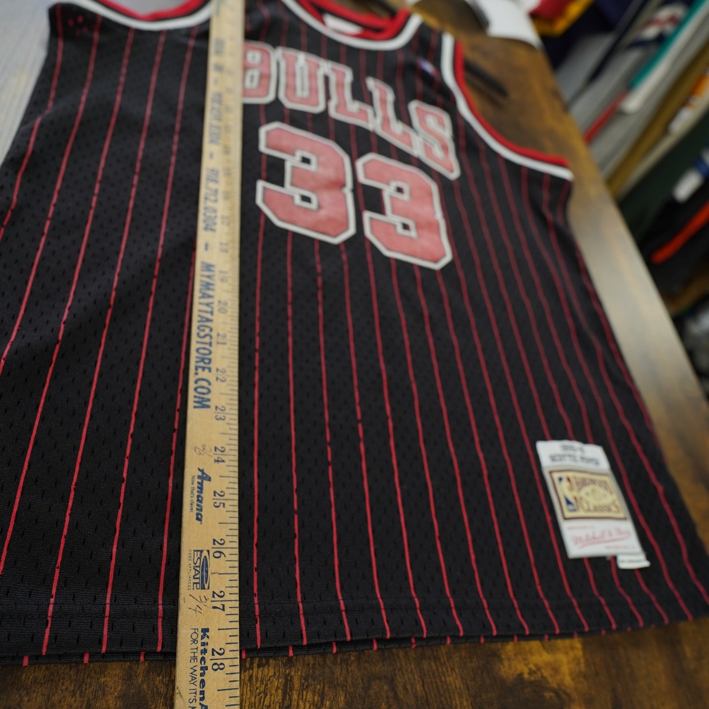 (S) Scottie Pippen Mitchell & Ness Sewn Bulls Basketball Jersey Youth XL Adult S