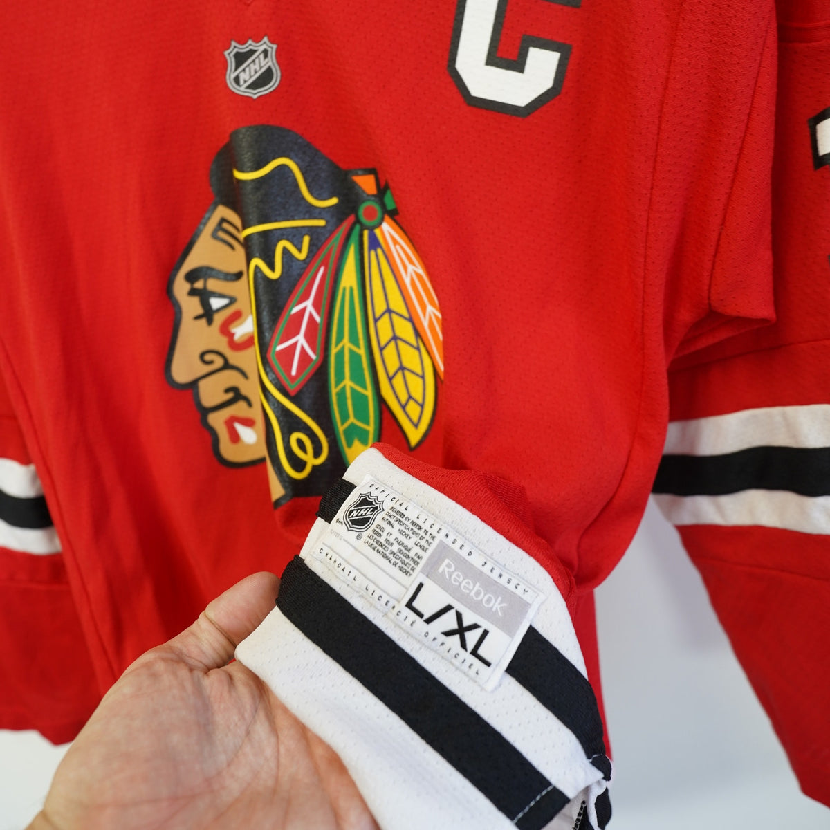 (Boys L/XL) Chicago Blackhawks Jonathan Toews Reebok NHL Hockey Jersey Boys L/XL Red Kids
