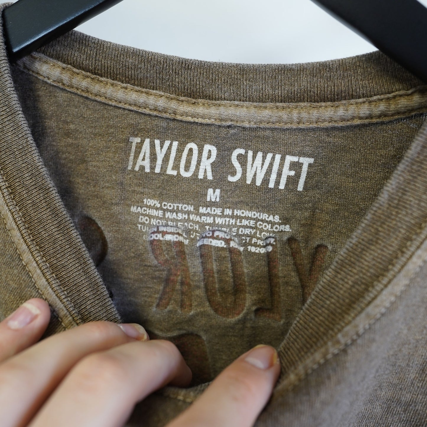 (Women's M) Taylor Swift Urban Outfitters Red Taylor’s Version Cropped T-Shirt Women's M