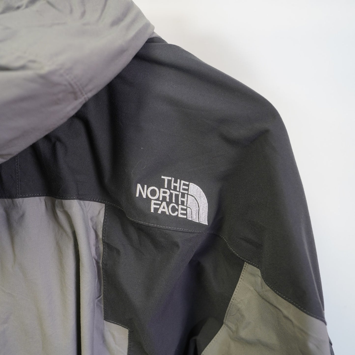 (XL) The North Face Hyvent Rain Jacket Men's XL Gray Waterproof Hooded Gorpcore Y2K