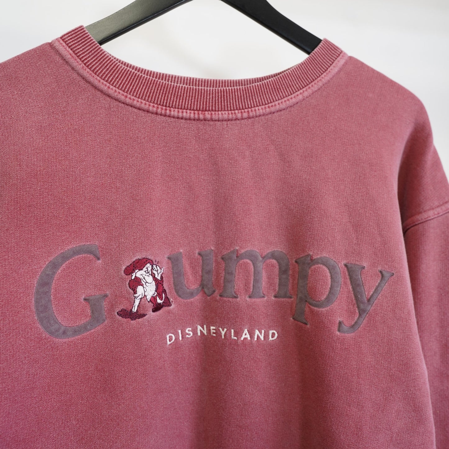 (M) Vintage Grumpy Embroidered Snow White Sweatshirt Men's M Disneyland Red Pink