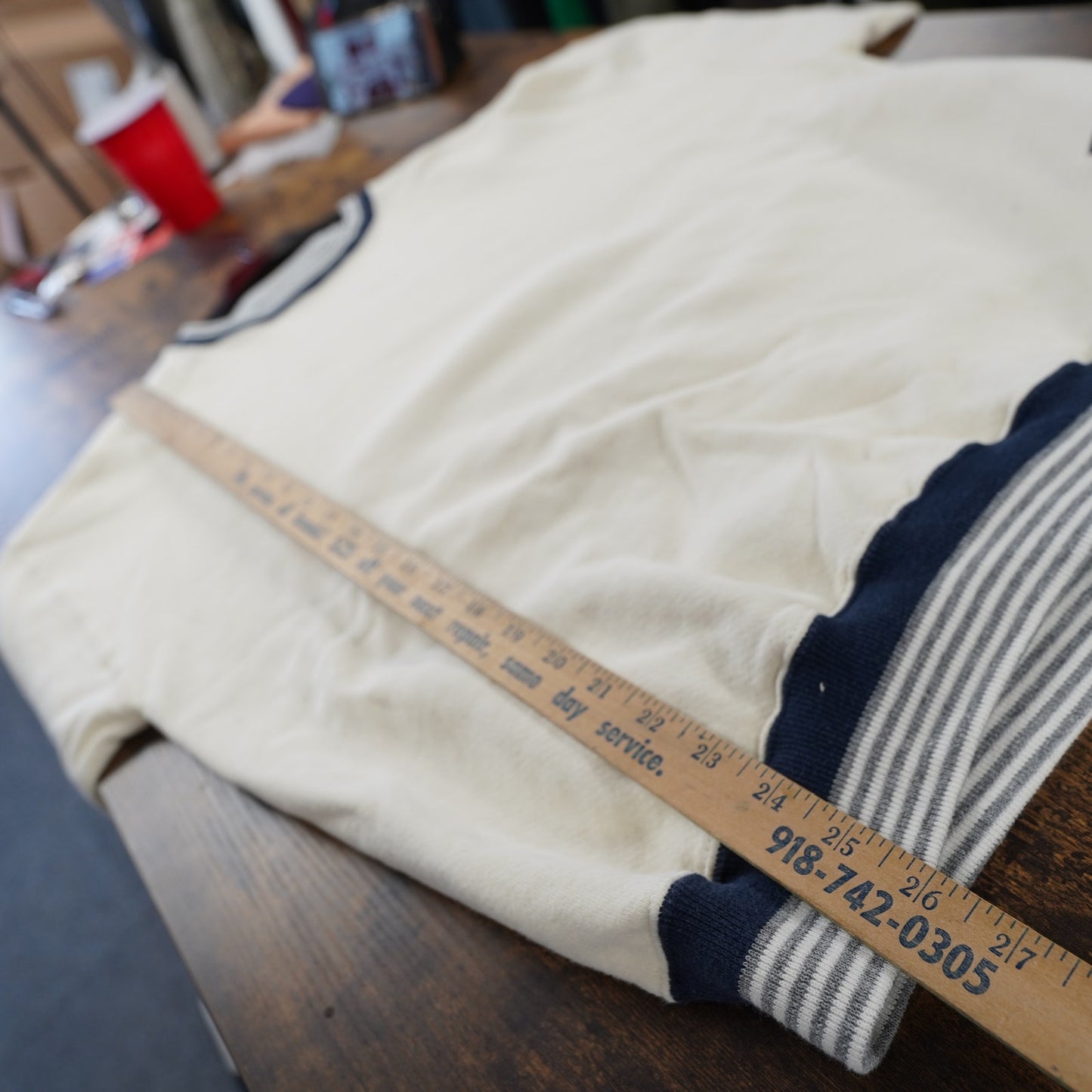 (XL) Vintage Russell Athletic Essential Utility 90s Cream Crewneck Sweatshirt Mens XL
