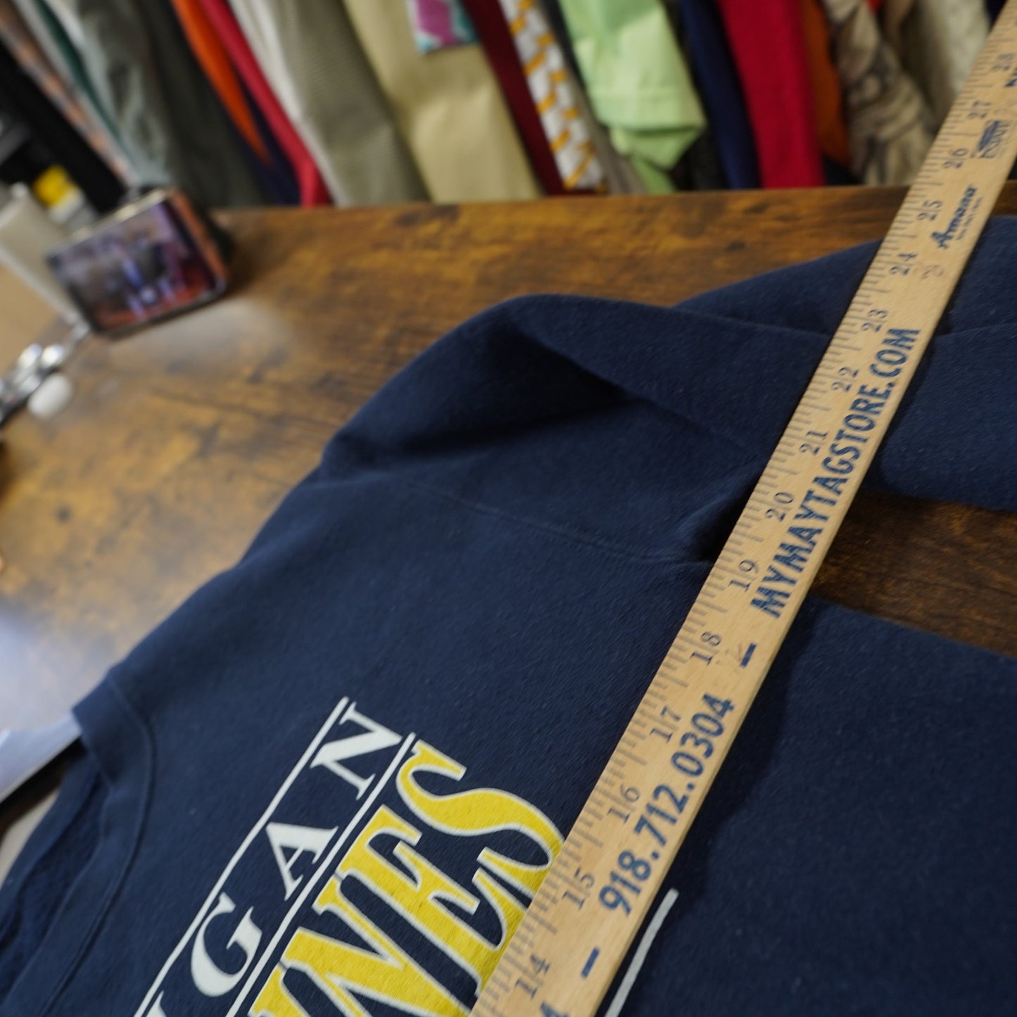 (S) University of Michigan Wolverines Crewneck Sweatshirt Men's S Navy Blue Yellow