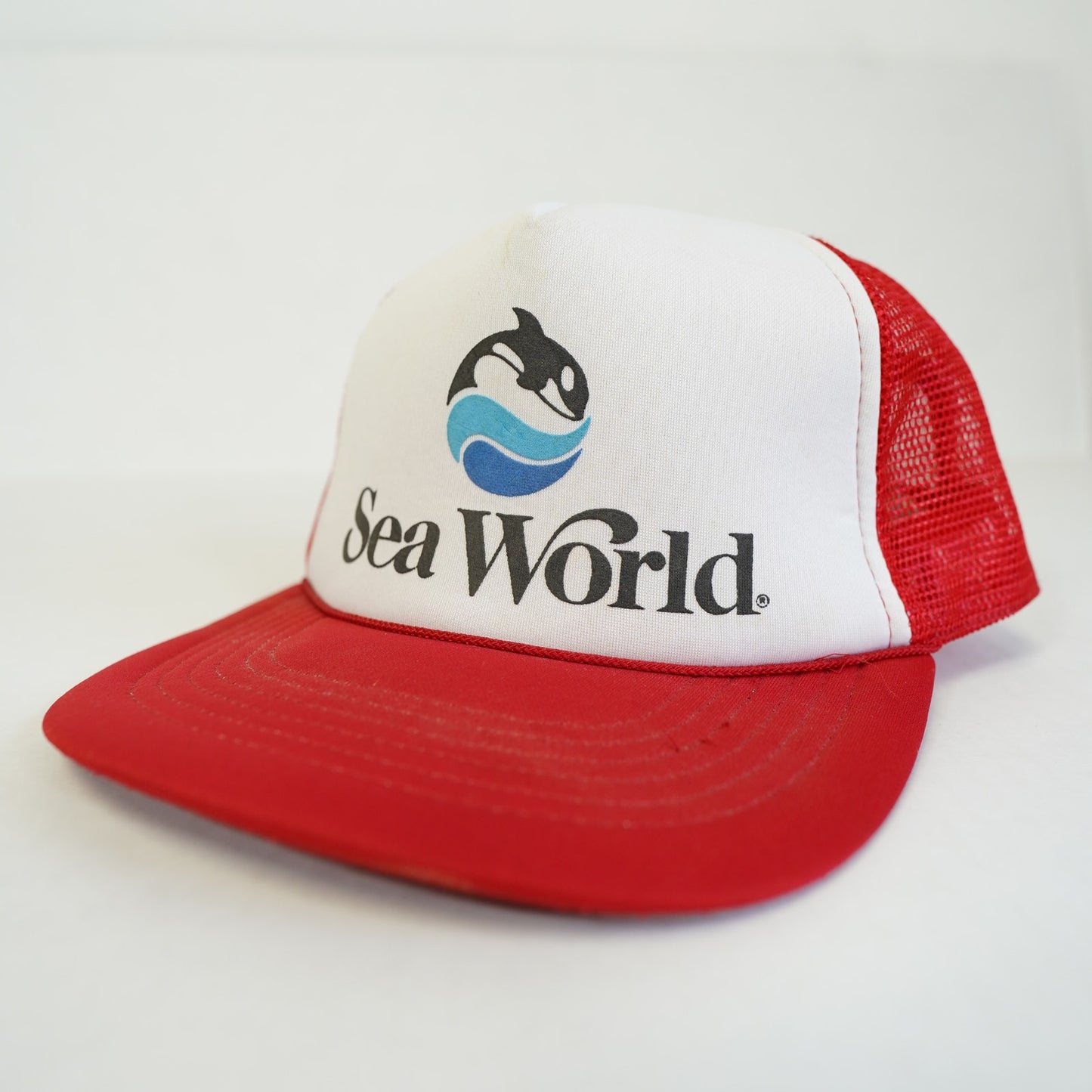 Vintage Sea World 1980s Trucker Snapback Hat White Red Shamu Orca Whale
