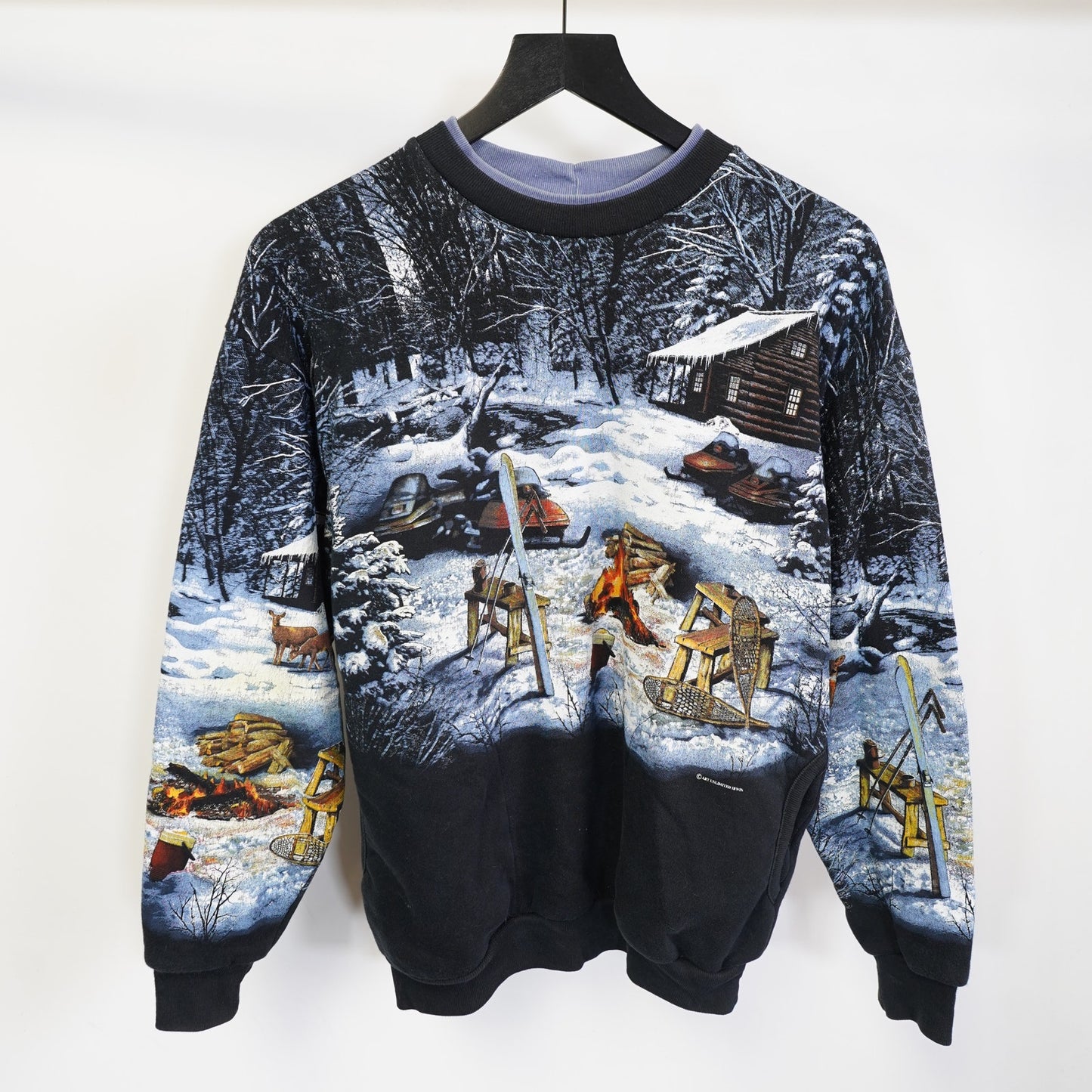 (M) Vintage Log Cabin Snowscape All Over Print Nature Sweatshirt Unisex Size M Black