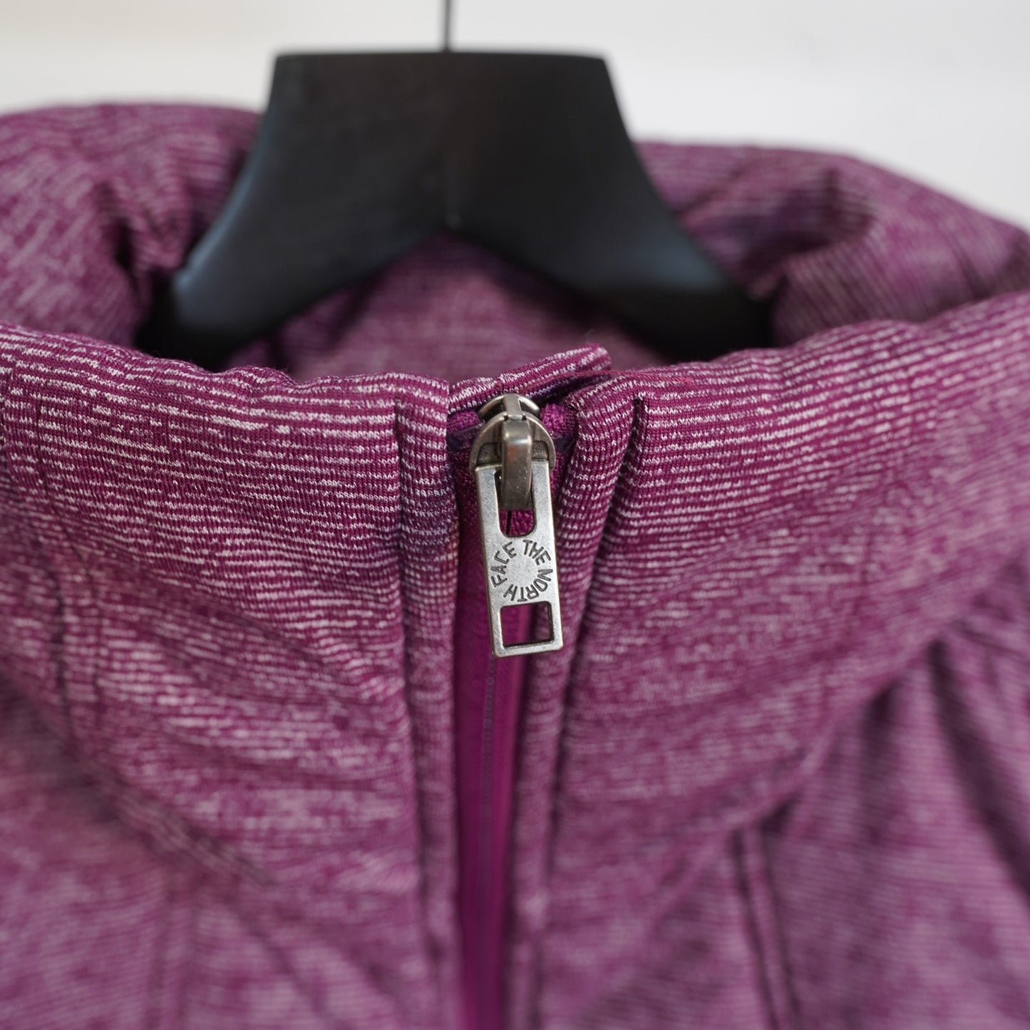 (Women's M) The North Face Pseudio Puffer Vest Heather Dark Berry Stripe Size M Pink