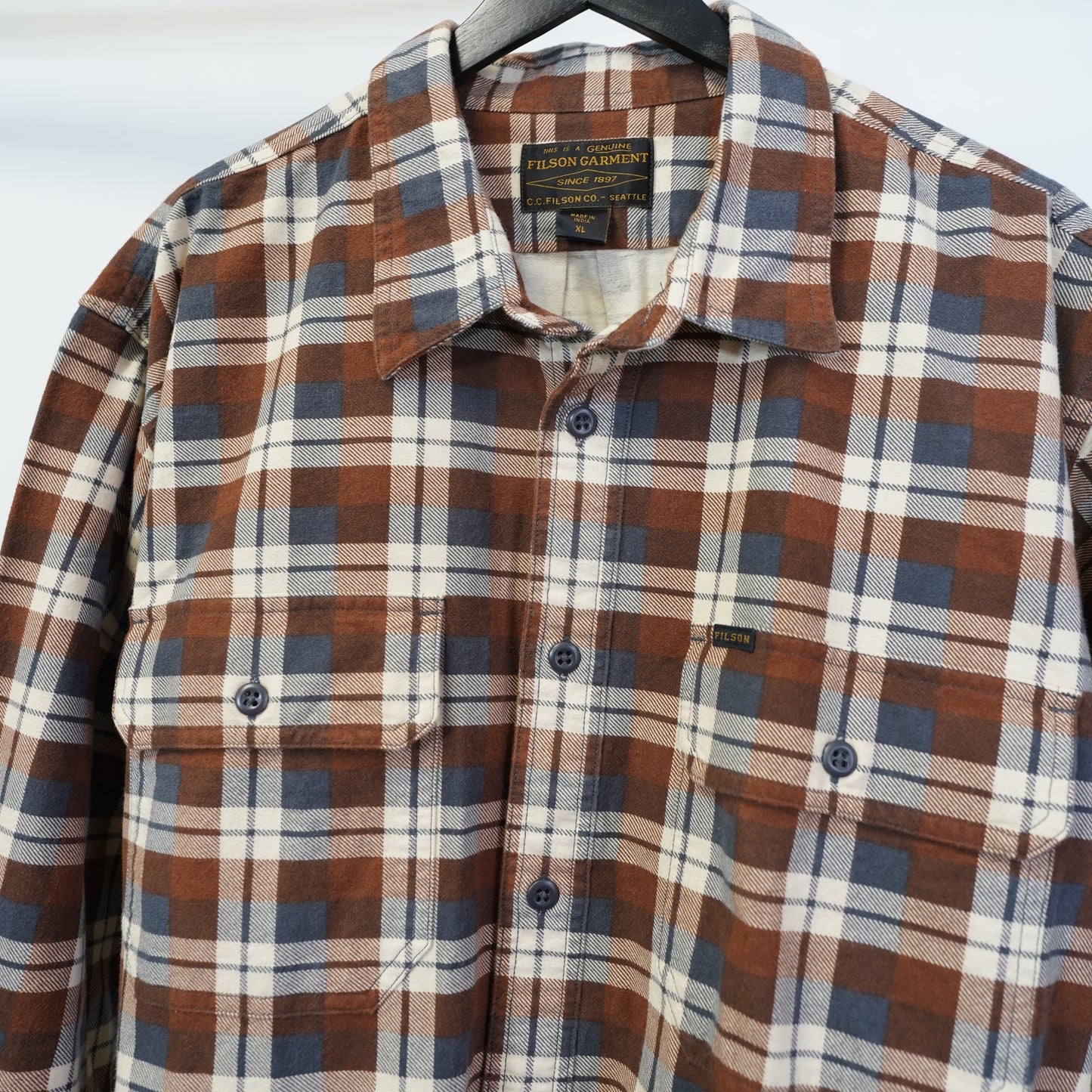 (XL) Filson Garment Plaid Flannel Button Up Shirt Men’s Size XL Front Pockets Brown