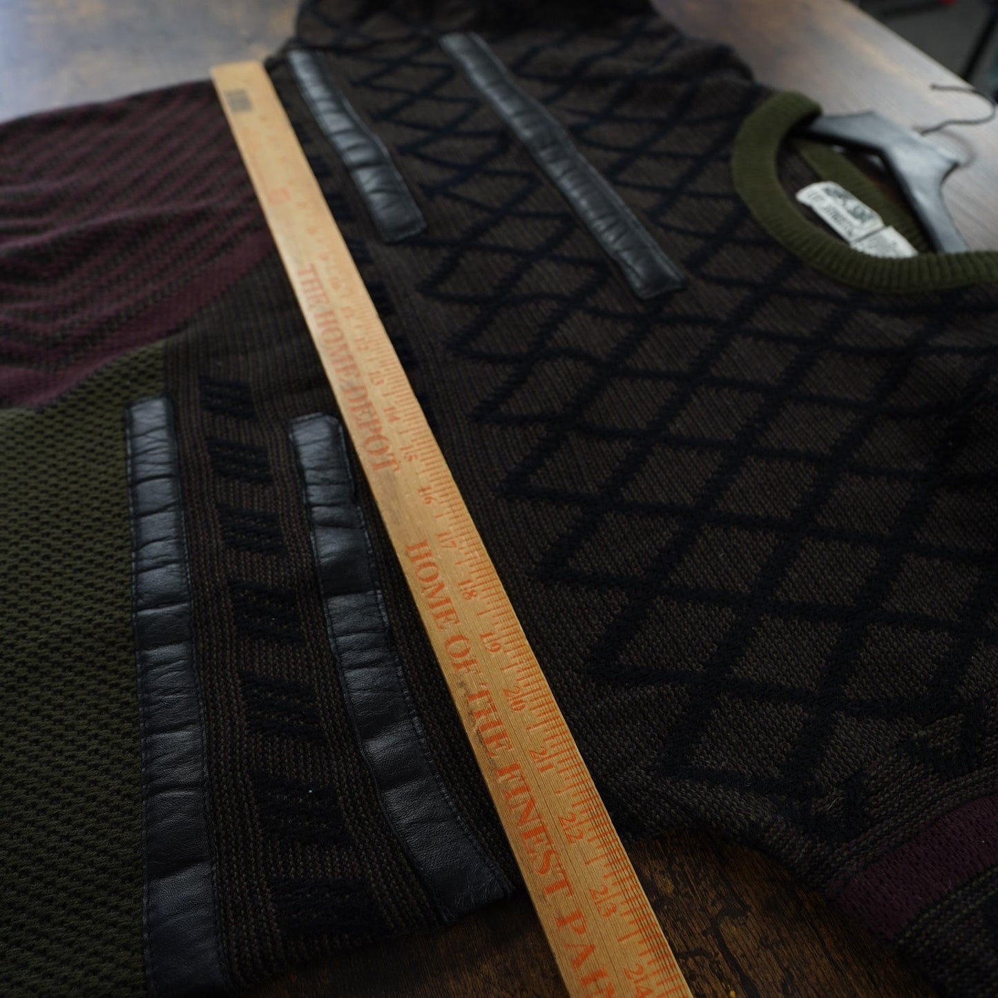 (M) Vintage City Streets 90s Knit Sweater Men's M Pullover Red Green Retro