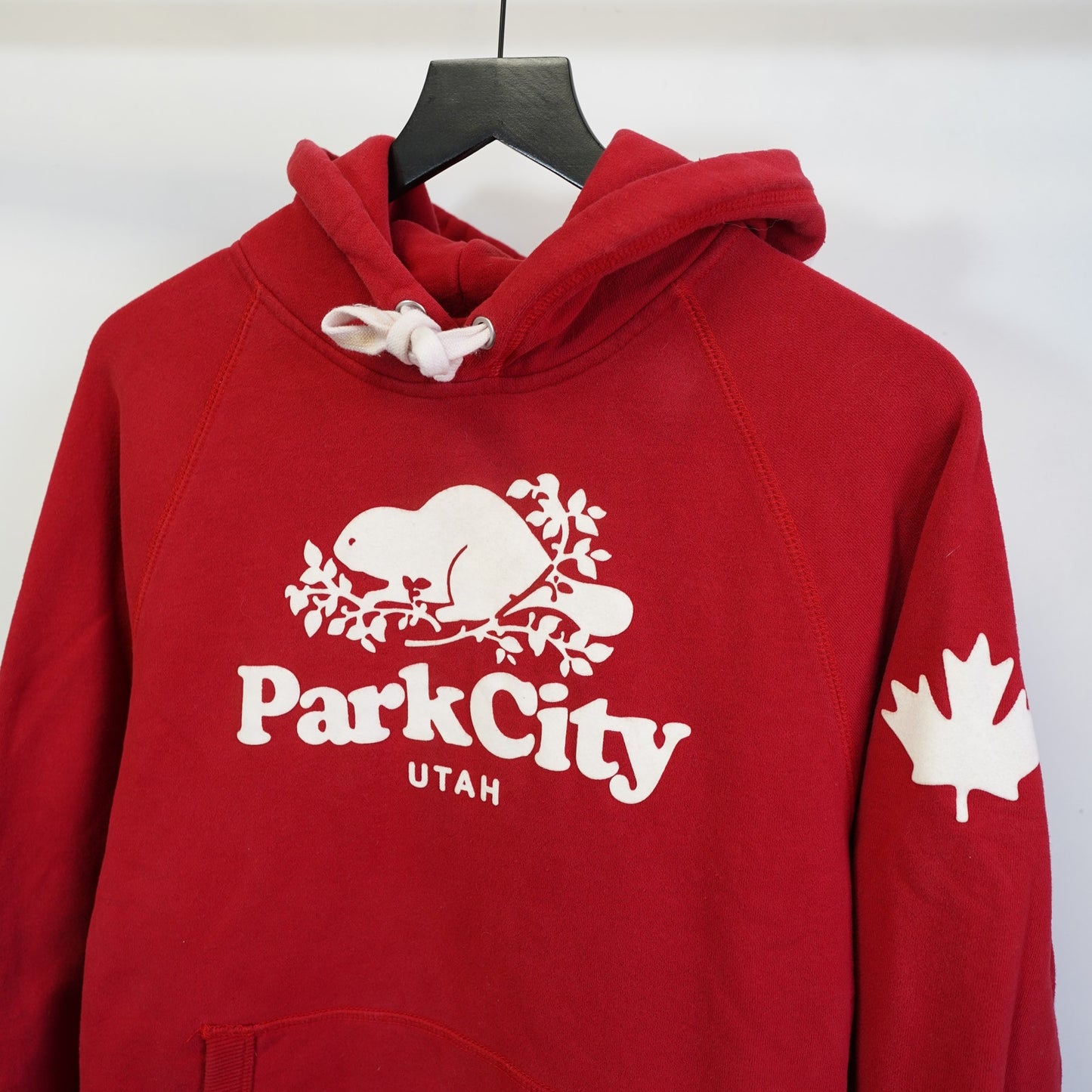 (S) Roots Canada Park City Utah Pullover Hoodie Men's S Red White Beaver Logo