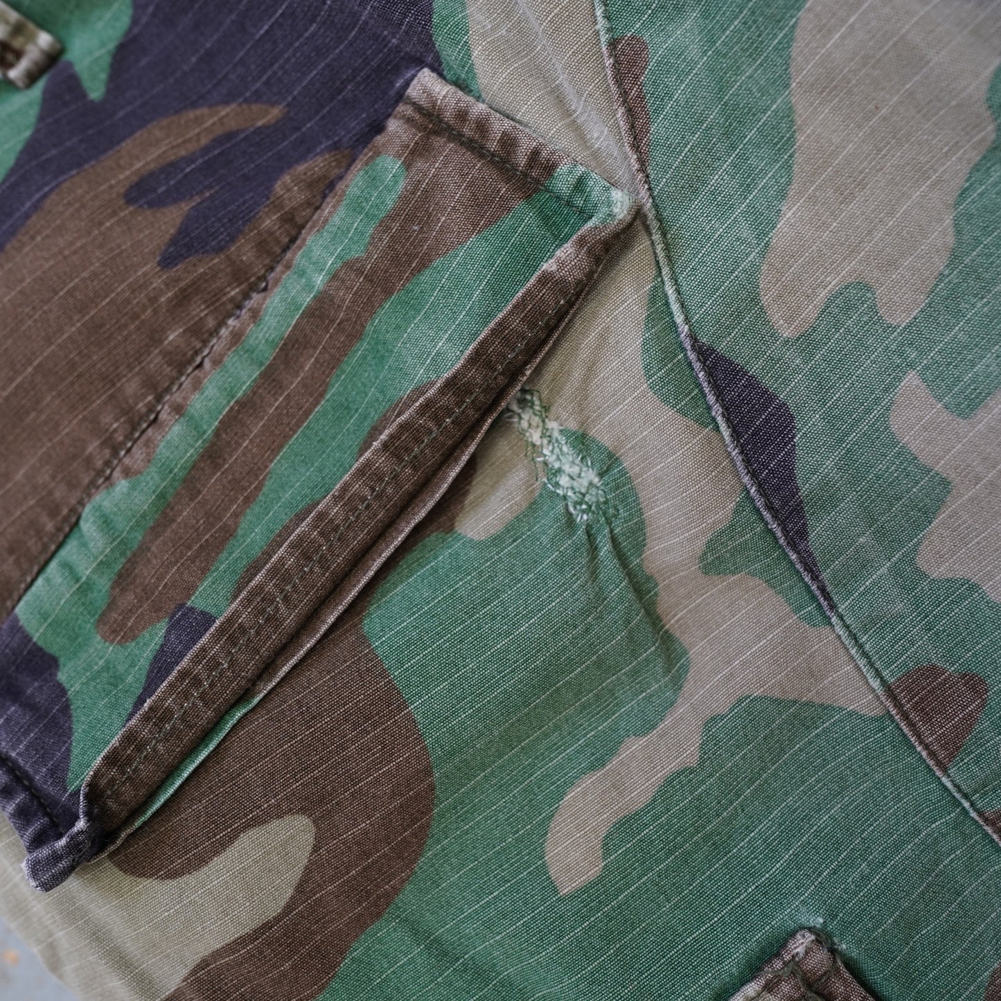 (31x32) Vintage US Military M81 Woodland Camo Cargo Pants Men's 31x32 Army 90s Utility