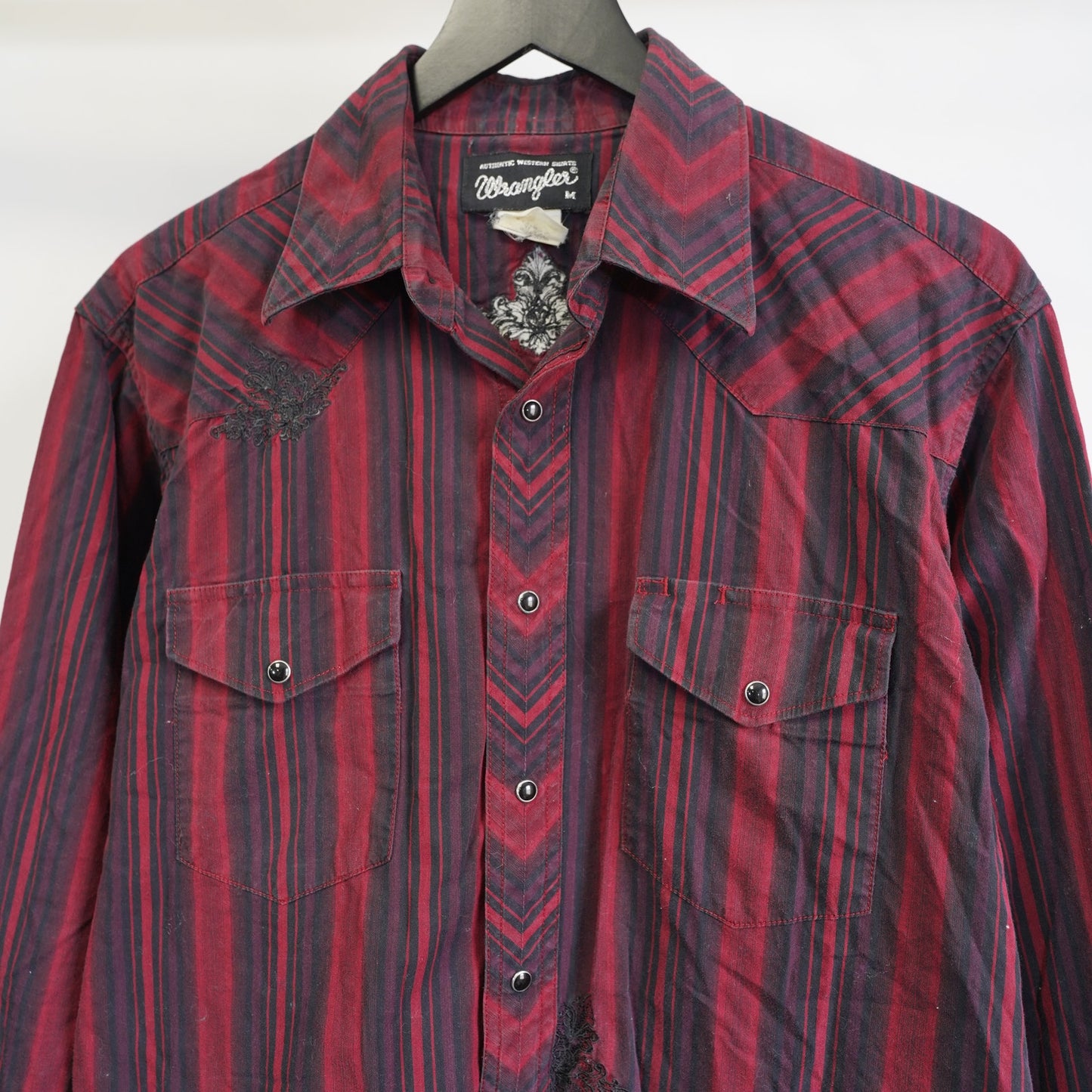 (M) Vintage Wrangler Pearl Snap Western Button Up Men's M Red Black Embroidered