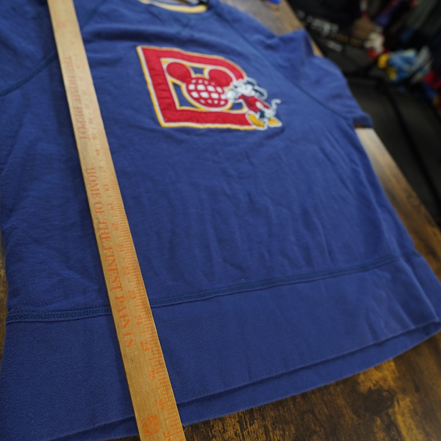 (L) Disney Parks Embroidered Mickey Mouse Epcot Sweatshirt Men's L Blue Disney World