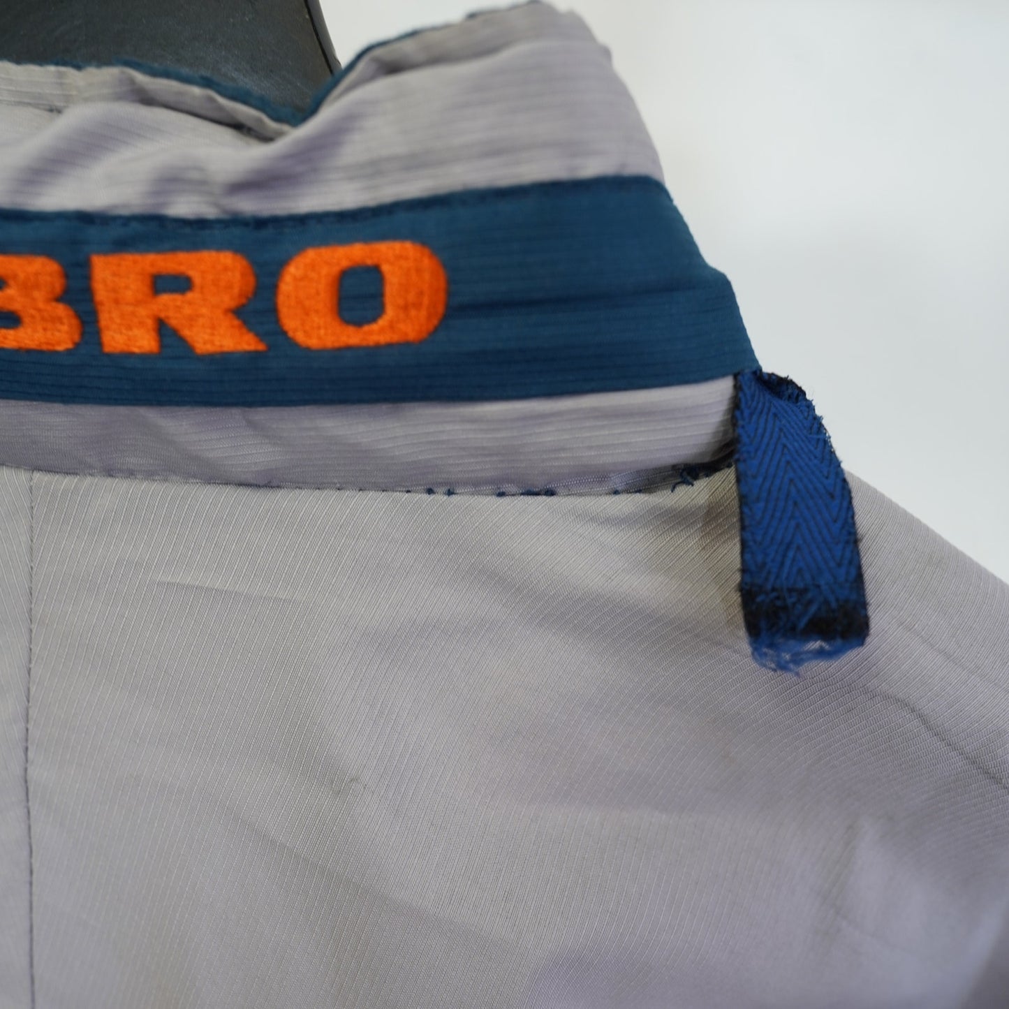 (M) Vintage Umbro Soccer Bench Puffer Jacket Men's M Gray Blue 90s Retro Sewn
