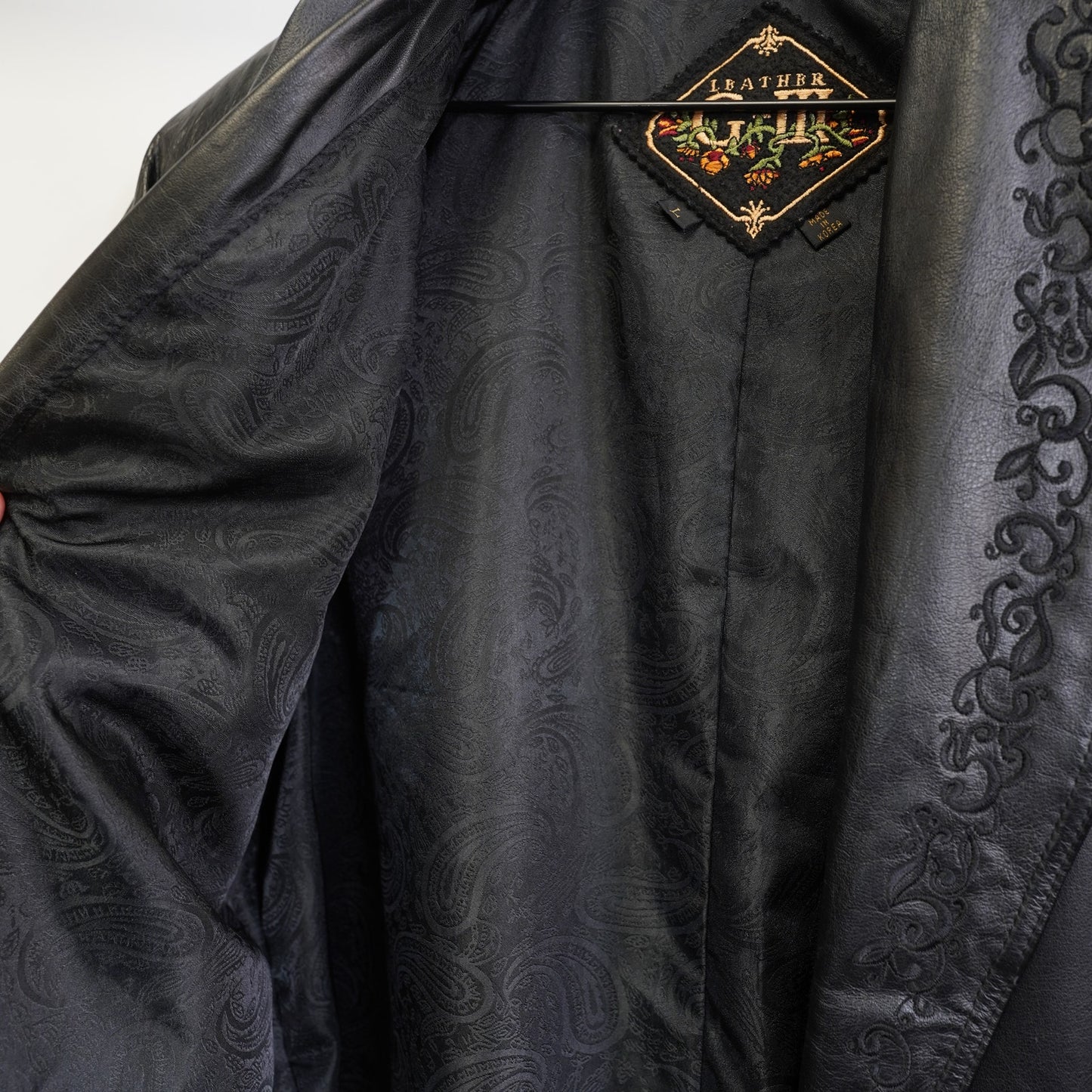 (Women's L) Vtg 80s Leather G-III Coat Women’s L Black Trench Paisley Lining Whimsy Gothic