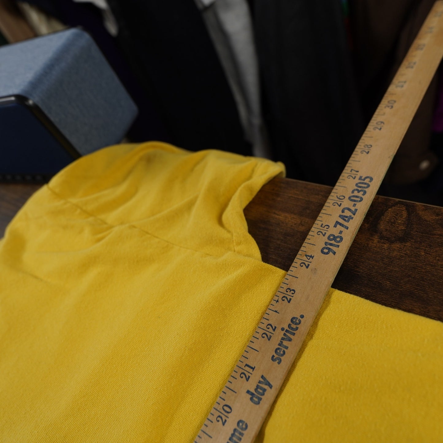 (XL) Vintage Enron Ready to Rumble Big Logo T-Shirt Men's XL Yellow 2000s