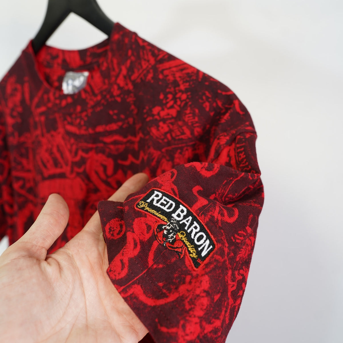 (L) Vintage Tampa Bay Buccaneers All Over Print Pirate T-Shirt Men's L Red AOP Retro