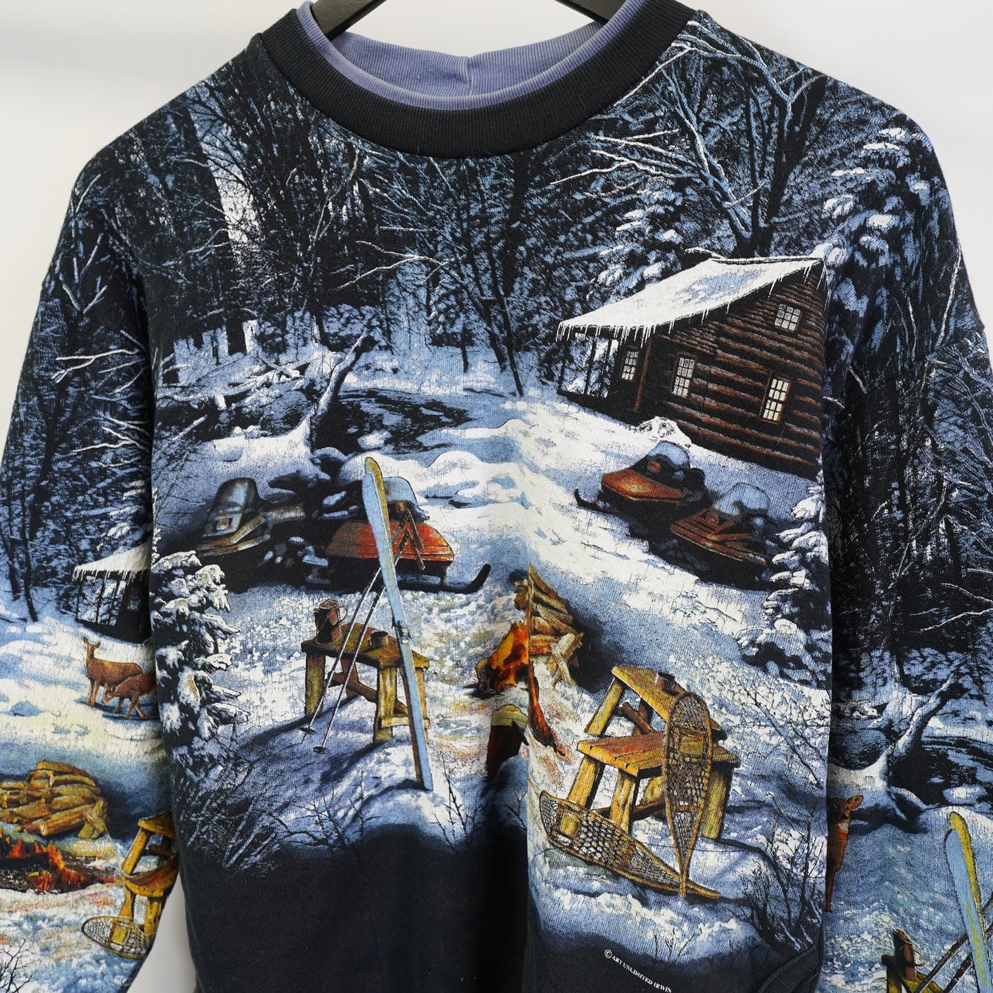 (M) Vintage Log Cabin Snowscape All Over Print Nature Sweatshirt Unisex Size M Black