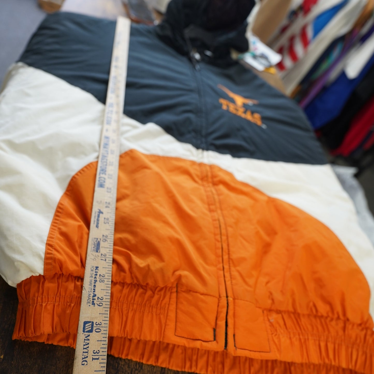 (XL) Vintage University of Texas Longhorns Logo Athletic Puffer Jacket Men's XL 90s