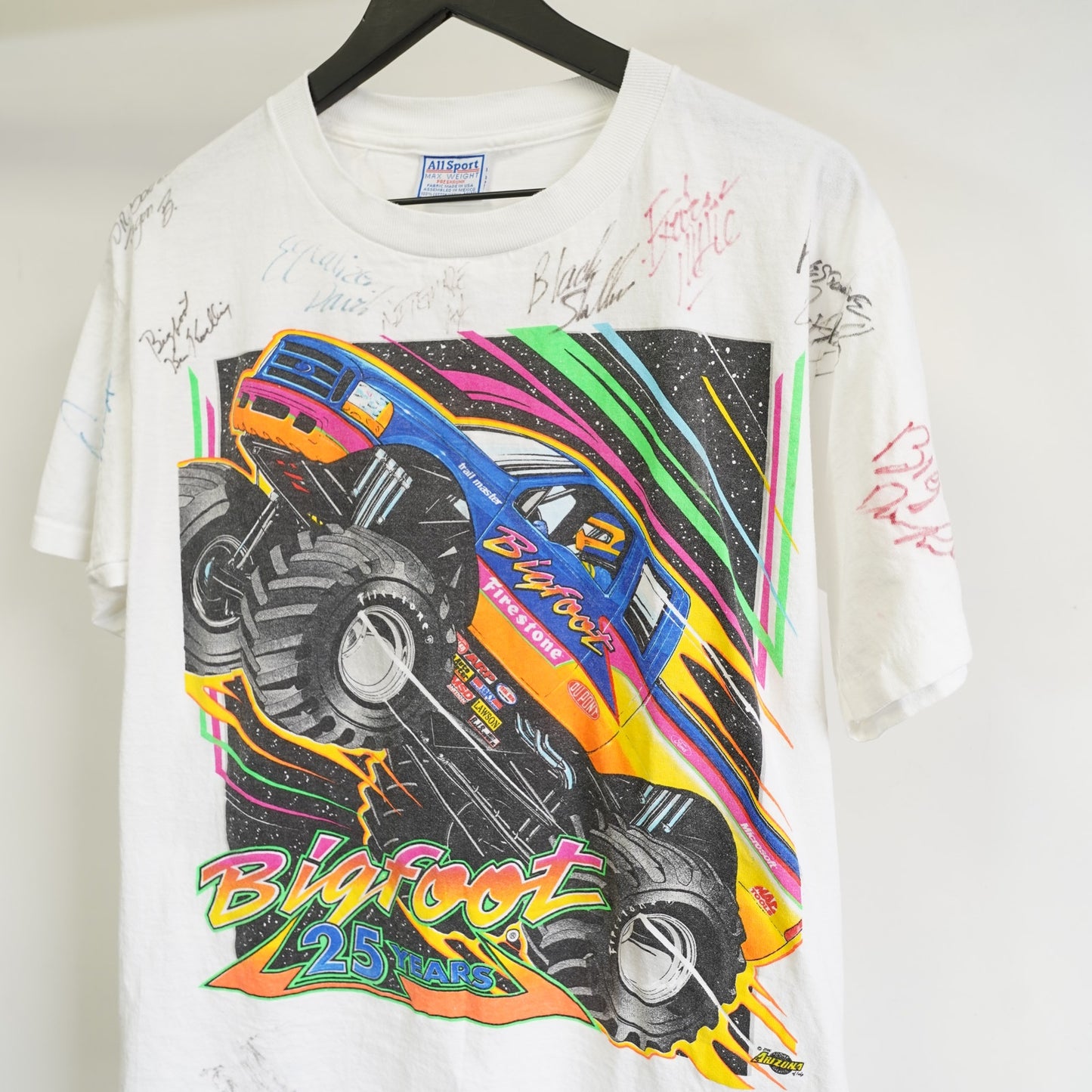 (M) Vintage Big Foot Monster Truck 90s Ford F-150 T-Shirt Men's M White Neon Retro