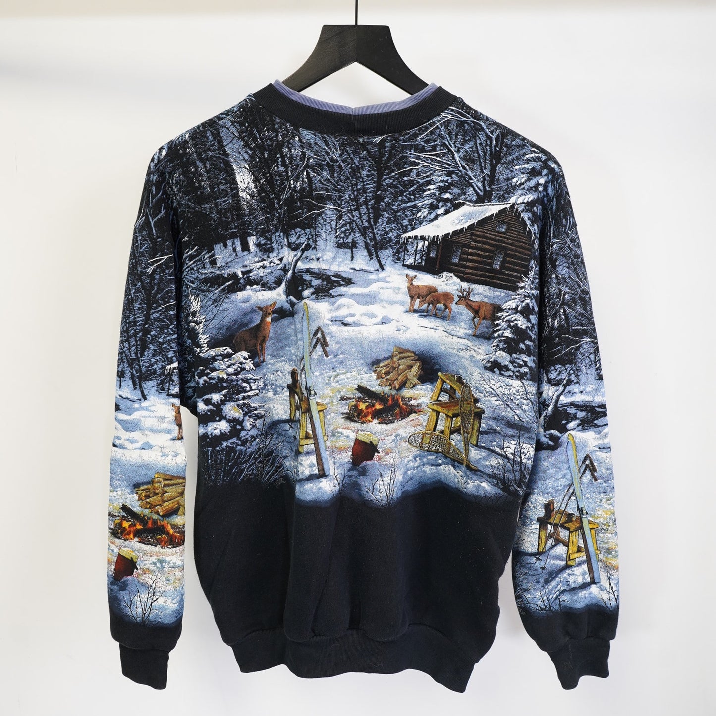 (M) Vintage Log Cabin Snowscape All Over Print Nature Sweatshirt Unisex Size M Black
