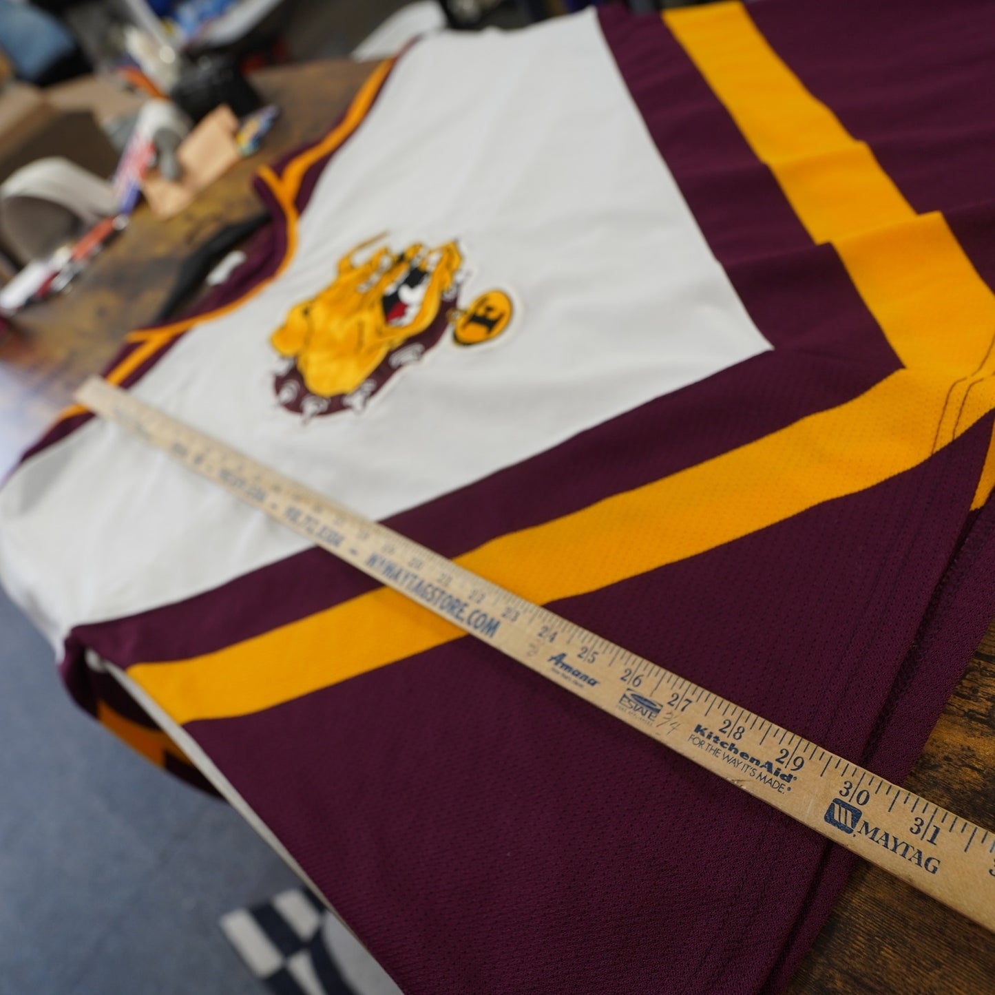 (XL) Vintage Ferris State Bulldogs Hockey Jersey Embroidered Men's XL White Gold