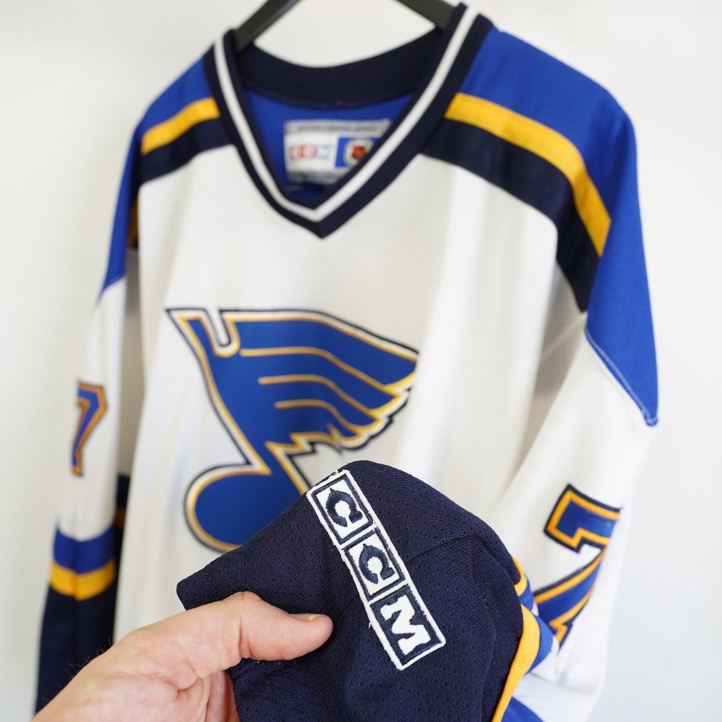 (L/XL) Vintage St. Louis Blues CCM Embroidered Keith Tkachuk Jersey Men's L/XL White