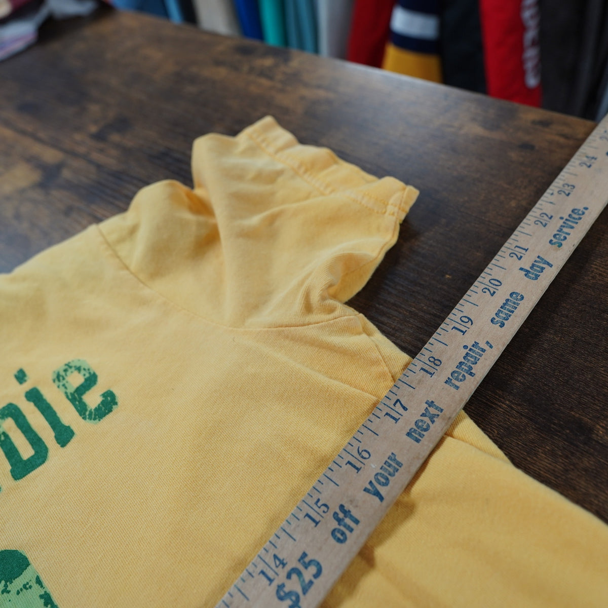 (Women's M) Vintage Abercrombie & Fitch NY Y2K T-Shirt Women's M Yellow Green 2000s New York