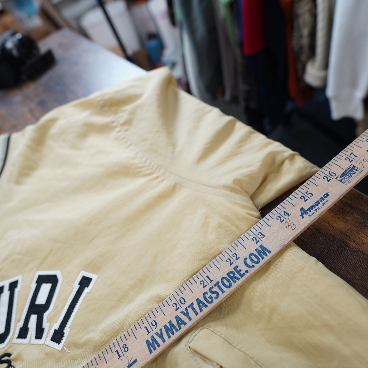 (M) Vintage Missouri Tigers Champion Embroidered Windbreaker Pullover Men's M Gold