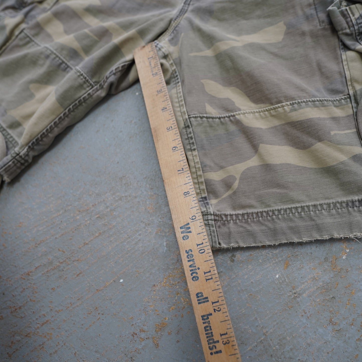 (Sz. 31) Vintage Abercrombie & Fitch Y2K Camo Baggy Cargo Shorts Men's Sz. 31 2000s Green