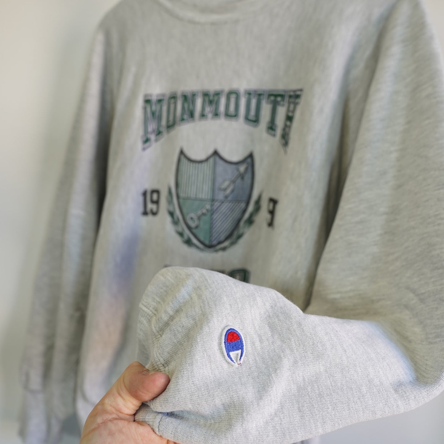 (L) Vintage 90s Monmouth College Champion Reverse Weave Gray Sweatshirt